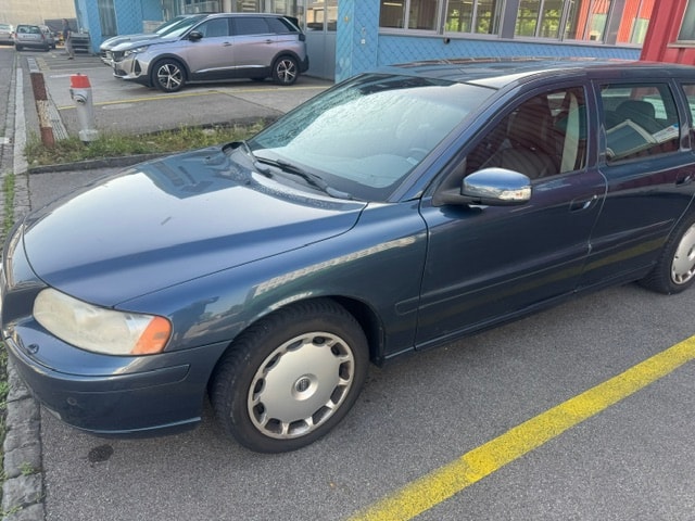 VOLVO V70 2.4D Kinetic-image-0
