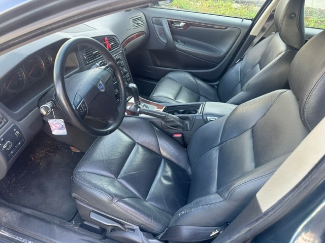 VOLVO V70 2.4D Kinetic-image-4