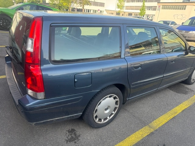 VOLVO V70 2.4D Kinetic-image-3