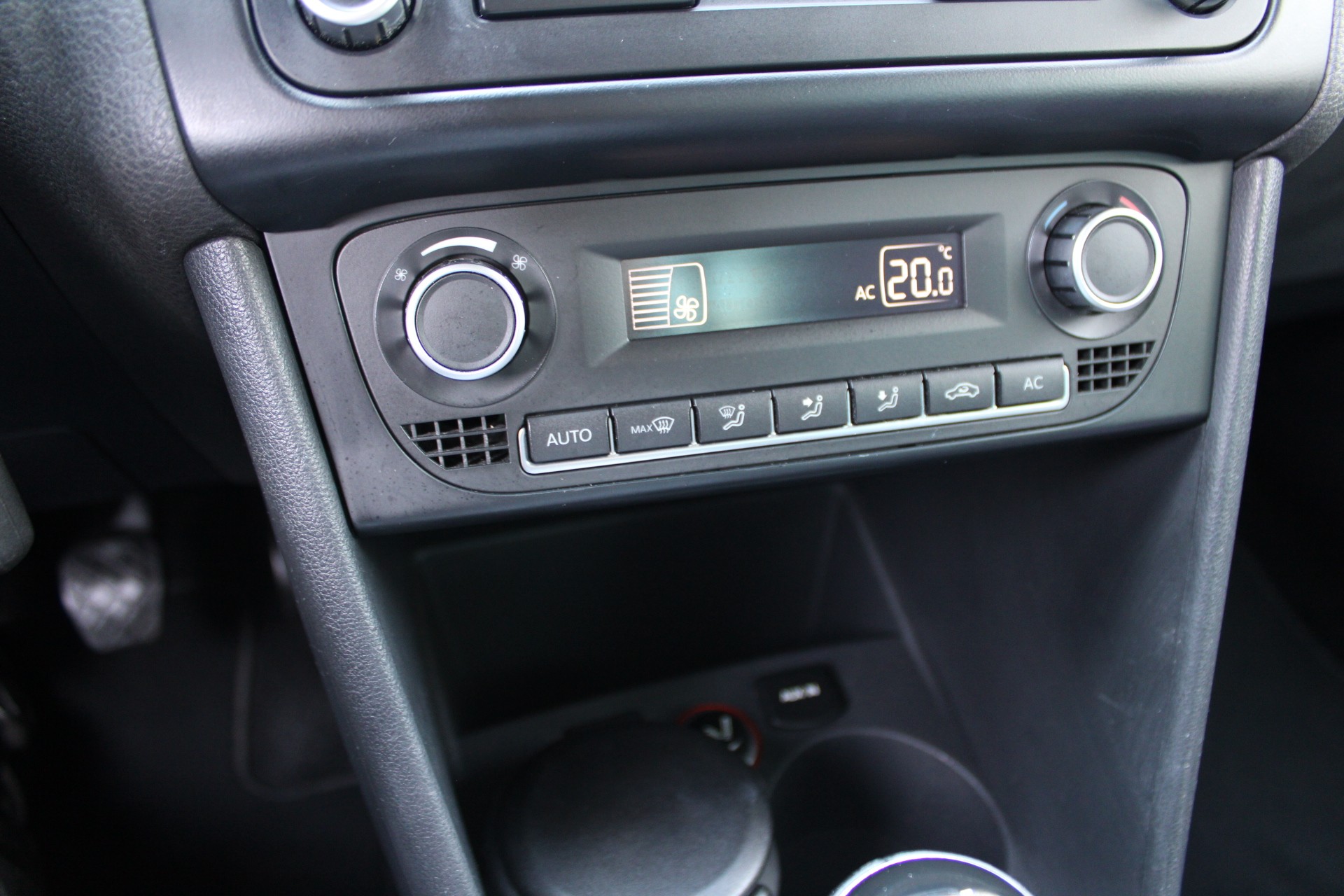 VW Polo 1.2 TSI BlueMotion Technology 65th Edition-image-11