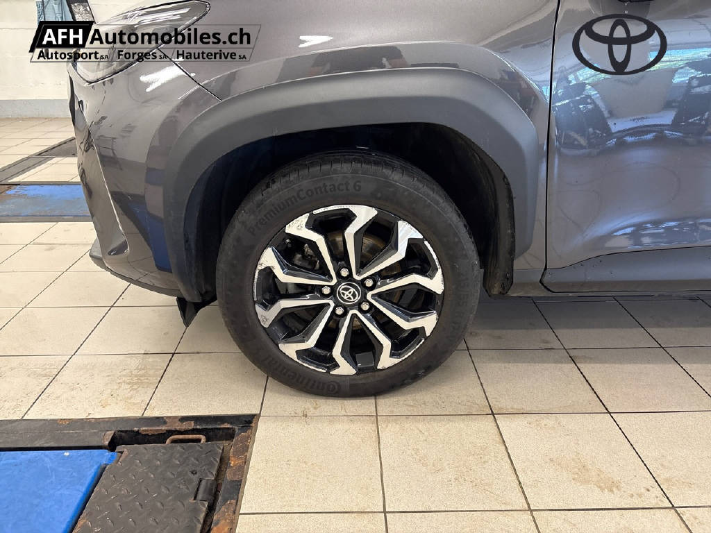 TOYOTA Yaris Cross 1.5 Trend AWD-image-17