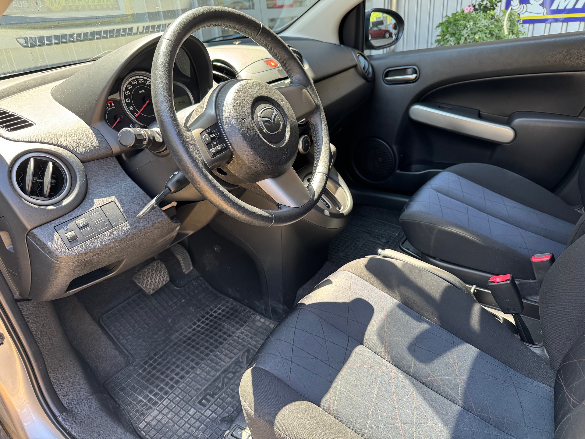 MAZDA 2 1.5i 16V Exclusive Automatic-image-5