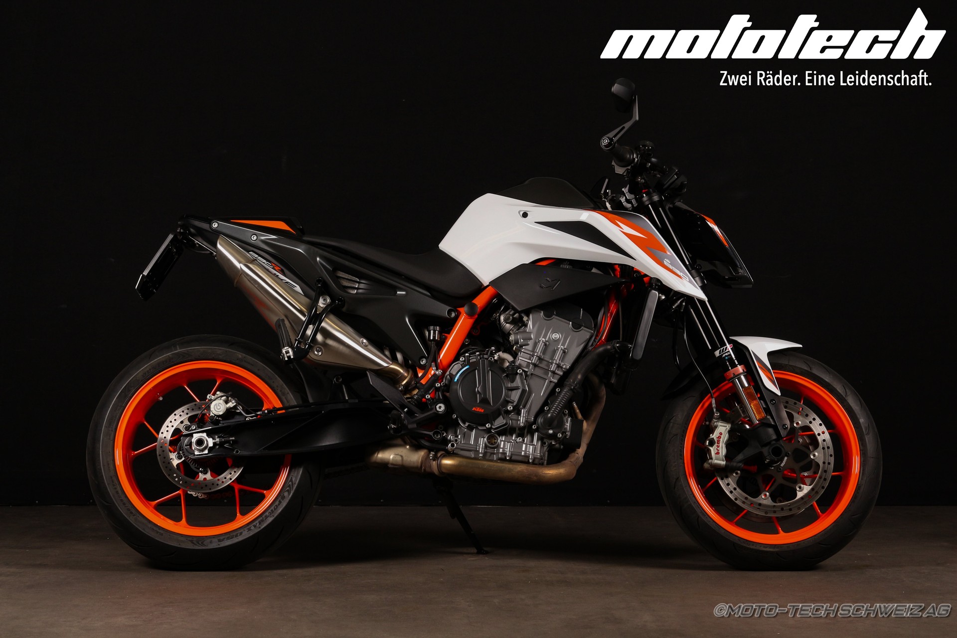 KTM 890 Duke R-showroom-element-1