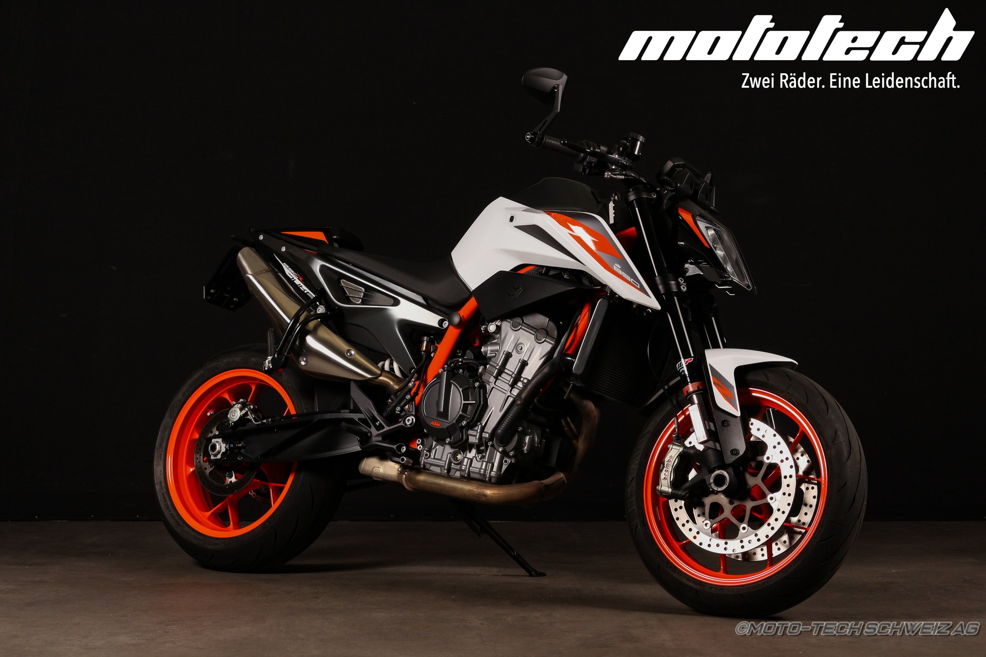 KTM 890 Duke R