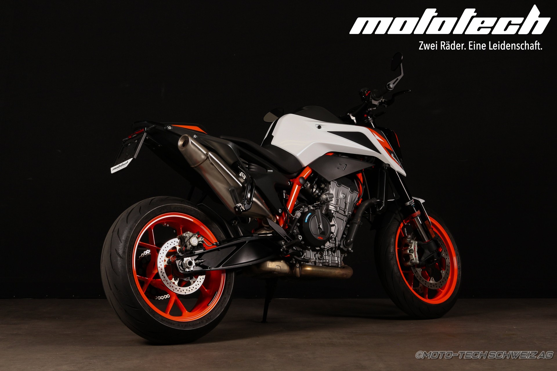 KTM 890 Duke R-showroom-element-2