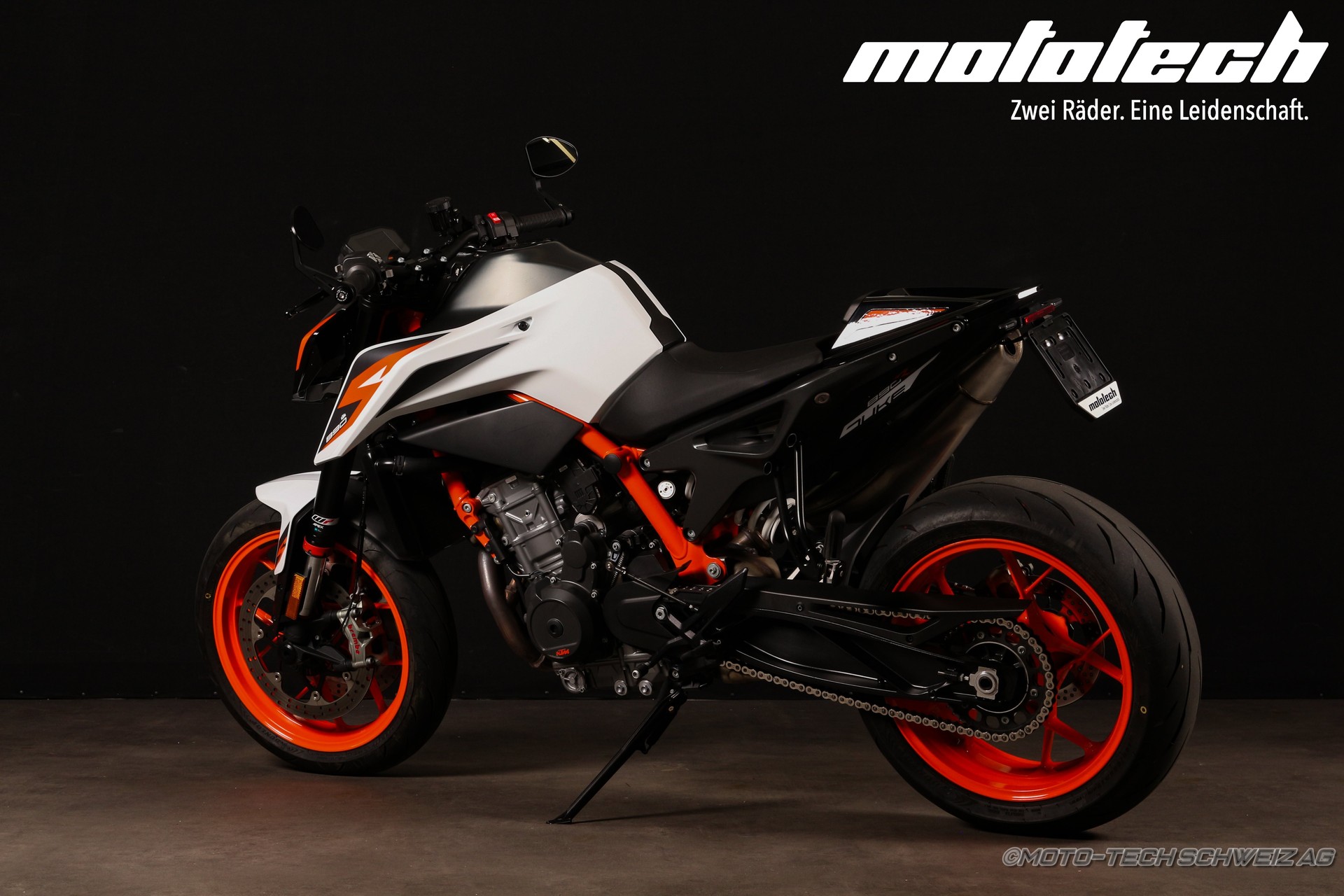 KTM 890 Duke R-showroom-element-3