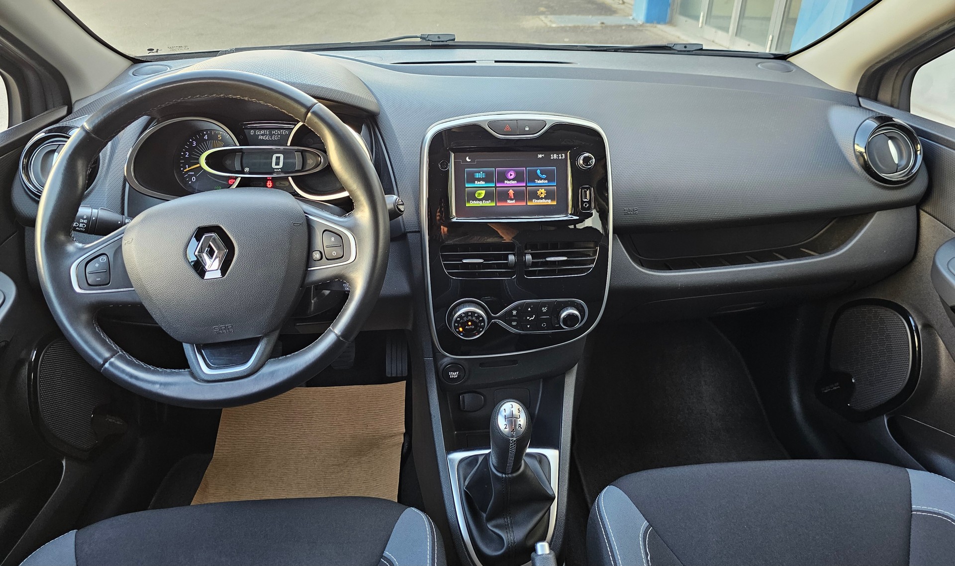 RENAULT Clio 1.5 dCi Swiss Edition-image-7