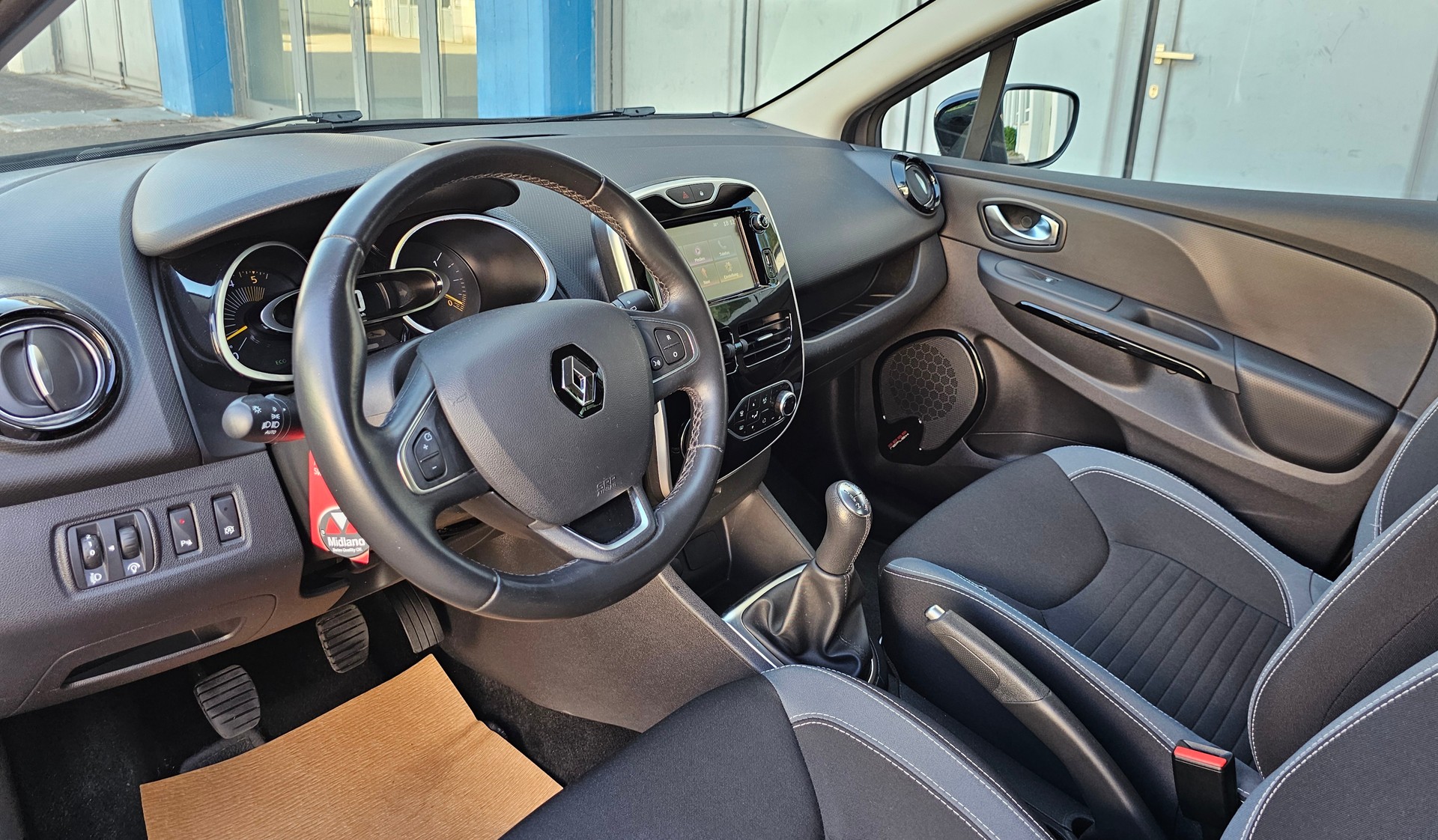 RENAULT Clio 1.5 dCi Swiss Edition-image-6