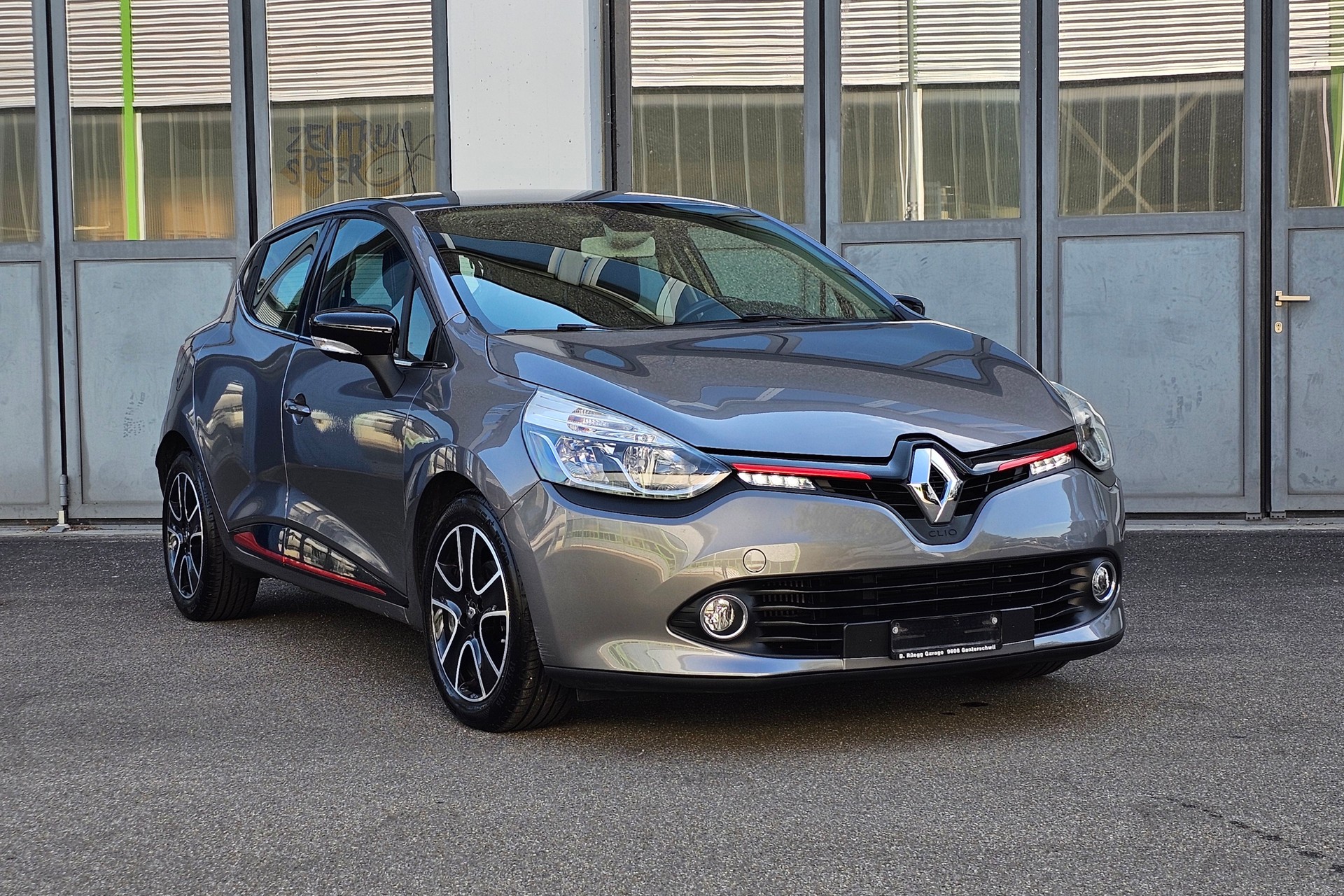 RENAULT Clio 1.5 dCi Swiss Edition-image-1