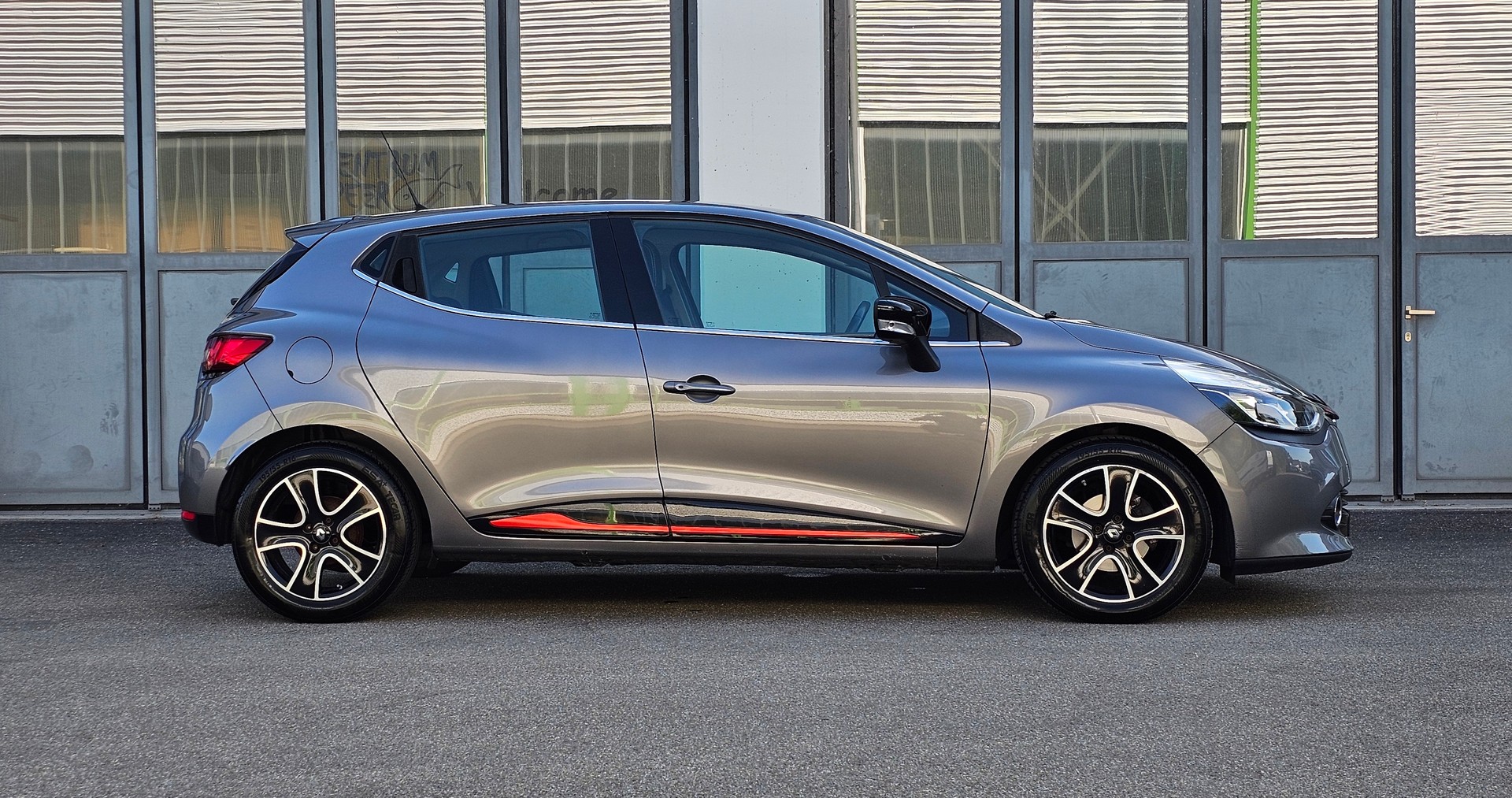 RENAULT Clio 1.5 dCi Swiss Edition-image-4