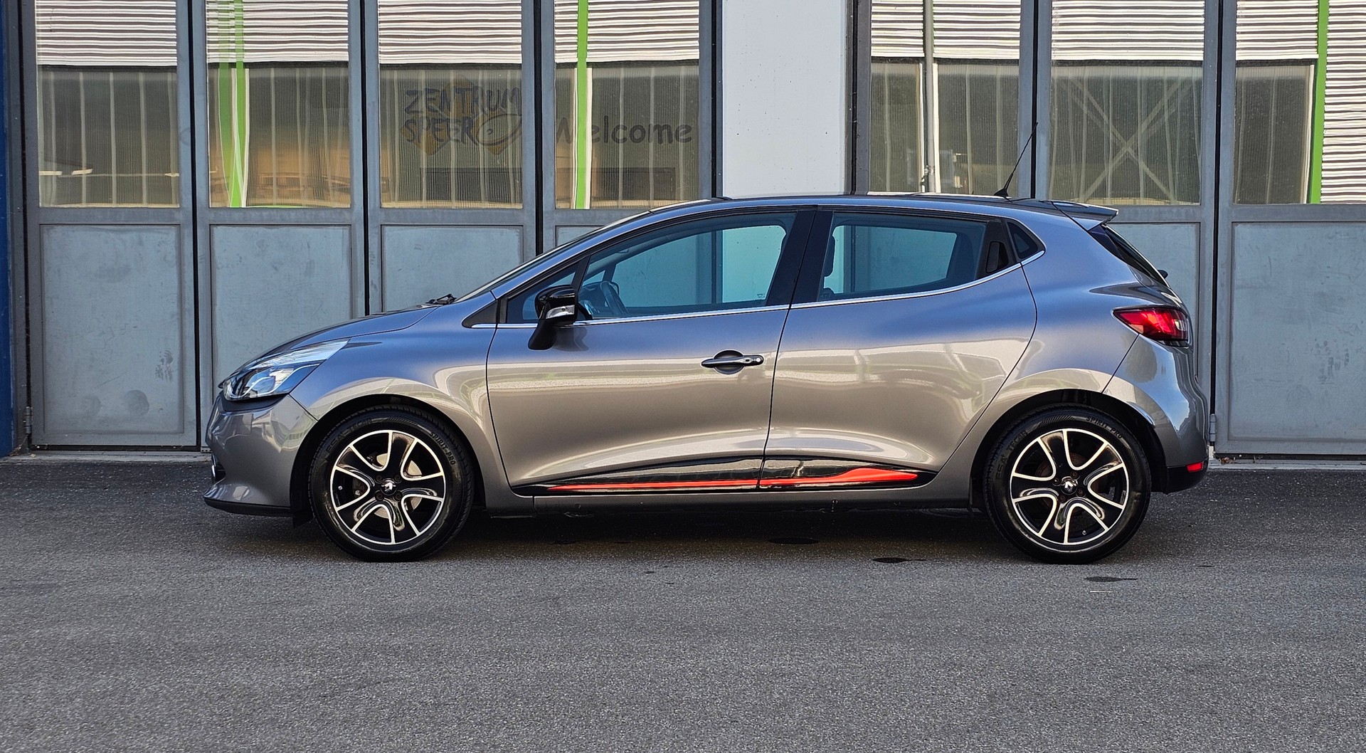 RENAULT Clio 1.5 dCi Swiss Edition-image-5