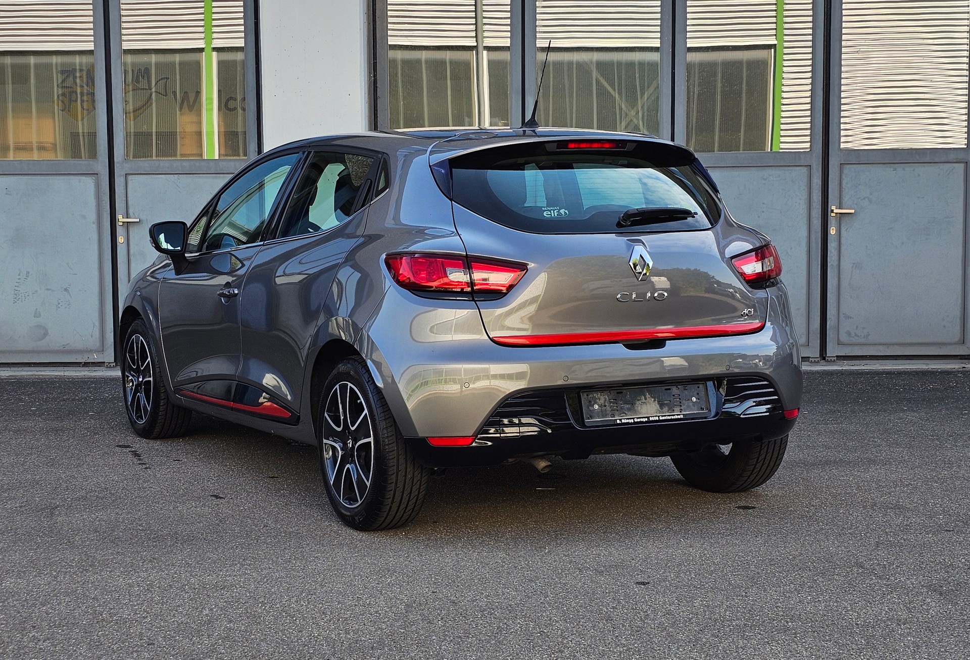 RENAULT Clio 1.5 dCi Swiss Edition-image-2