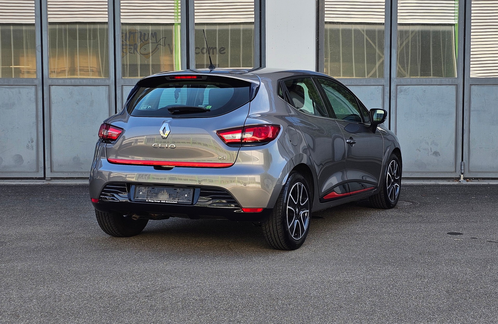 RENAULT Clio 1.5 dCi Swiss Edition-image-3