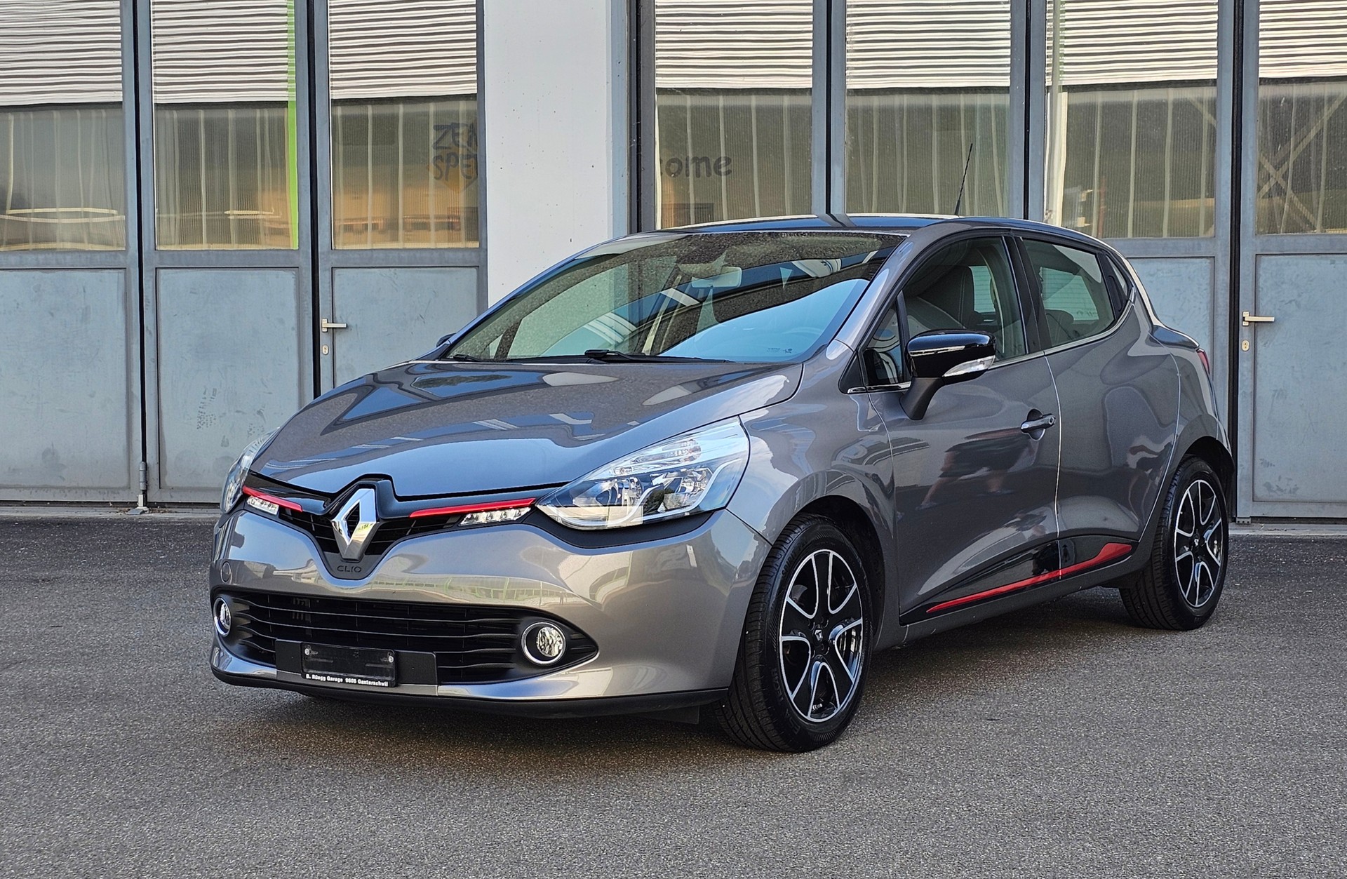 RENAULT Clio 1.5 dCi Swiss Edition-image-0