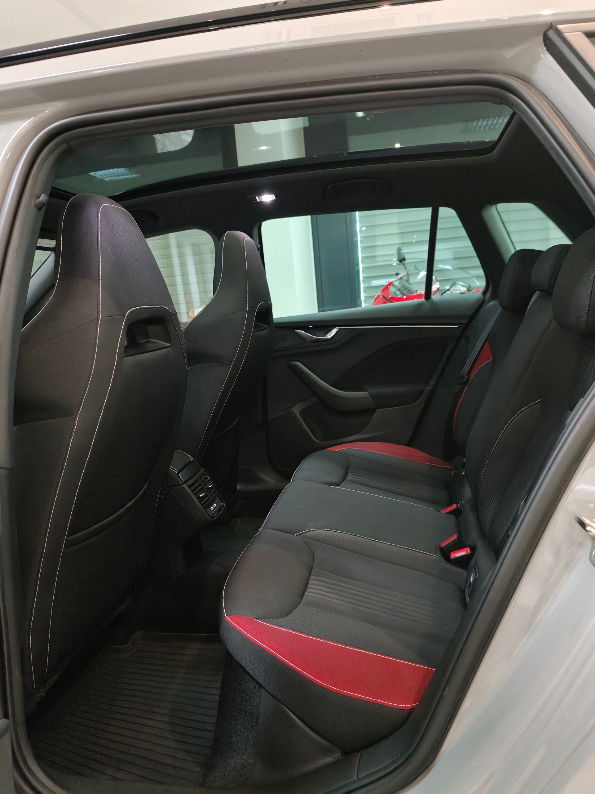 SKODA Kamiq 1.0 TSI Monte Carlo DSG-image-13