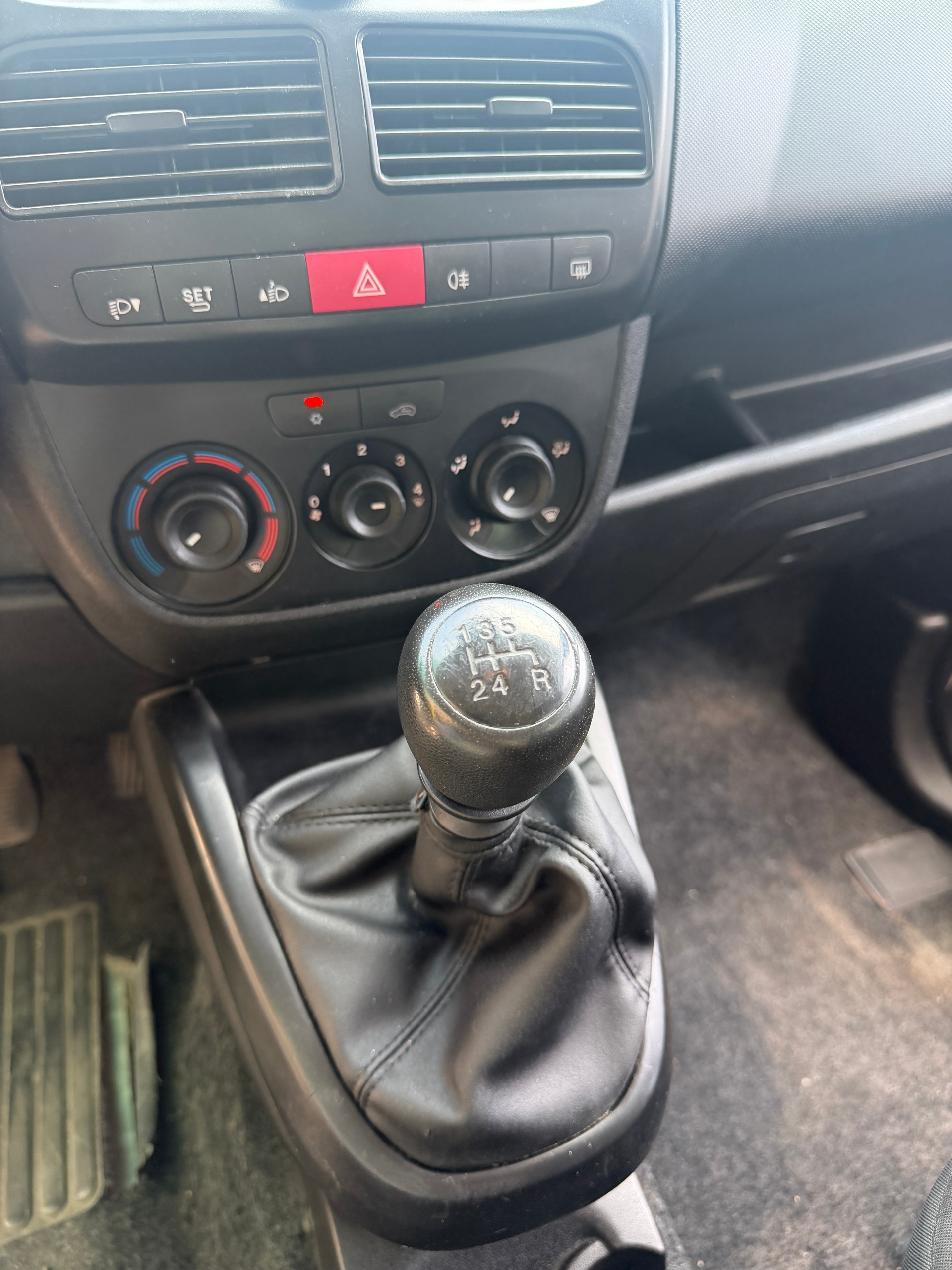 OPEL COMBO-image-11