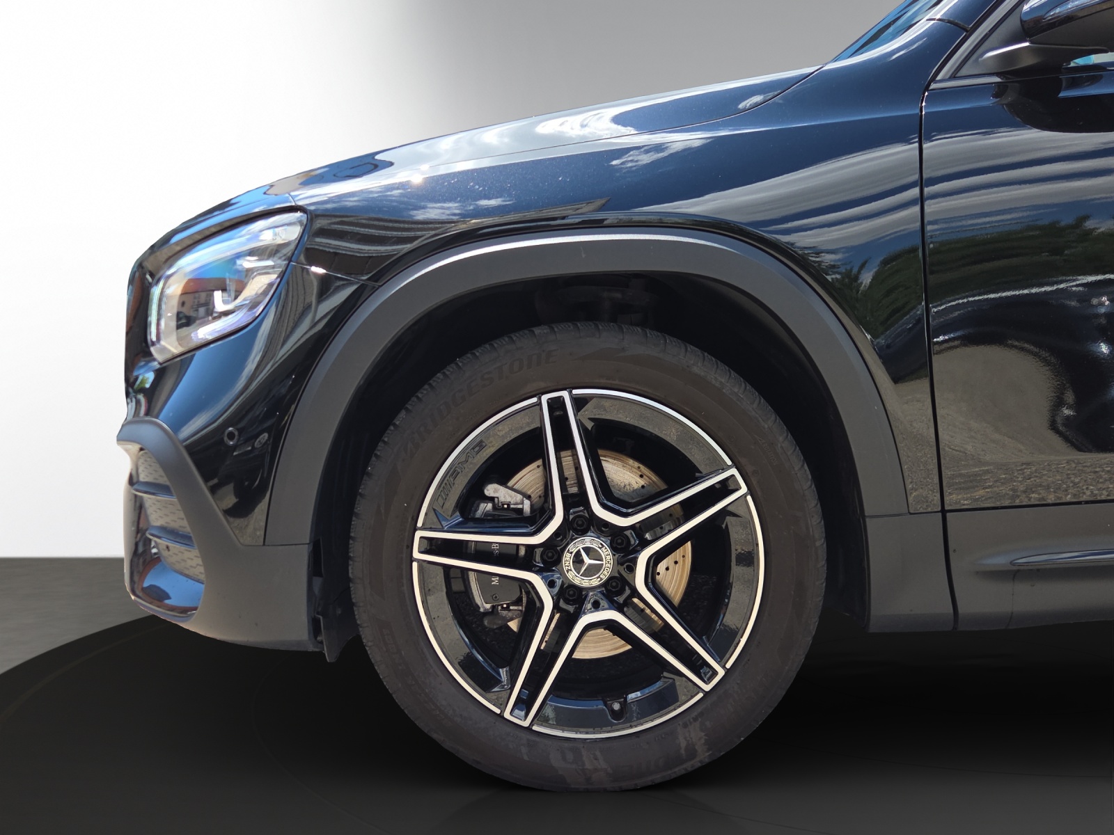 MERCEDES-BENZ GLB 200 4Matic AMG Line 8G-Tronic-showroom-element-3