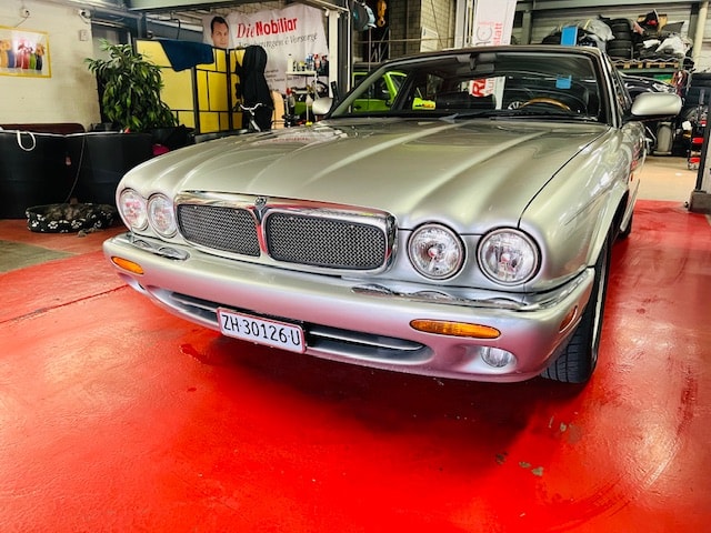 JAGUAR XJ 3.2 V8 Executive-image-0
