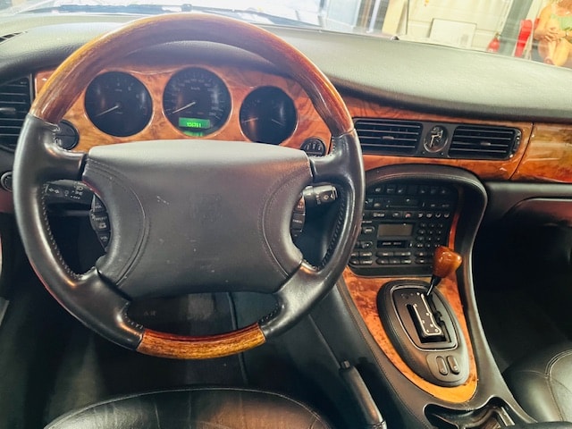 JAGUAR XJ 3.2 V8 Executive-image-6