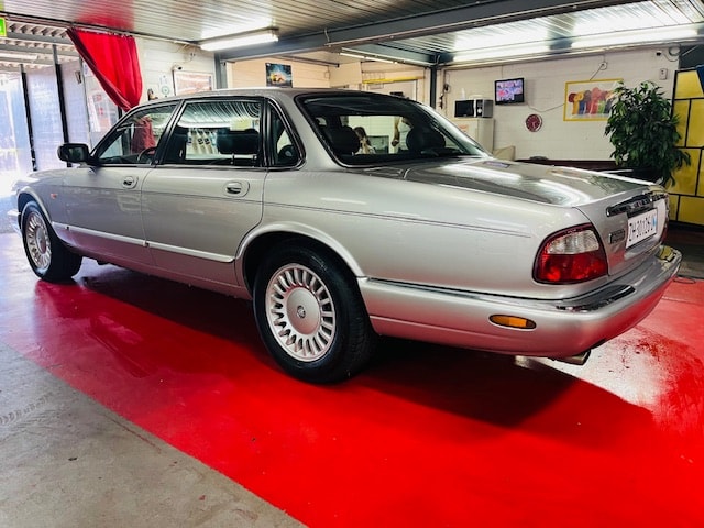 JAGUAR XJ 3.2 V8 Executive-image-15