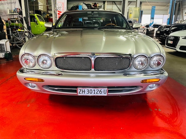JAGUAR XJ 3.2 V8 Executive-image-14