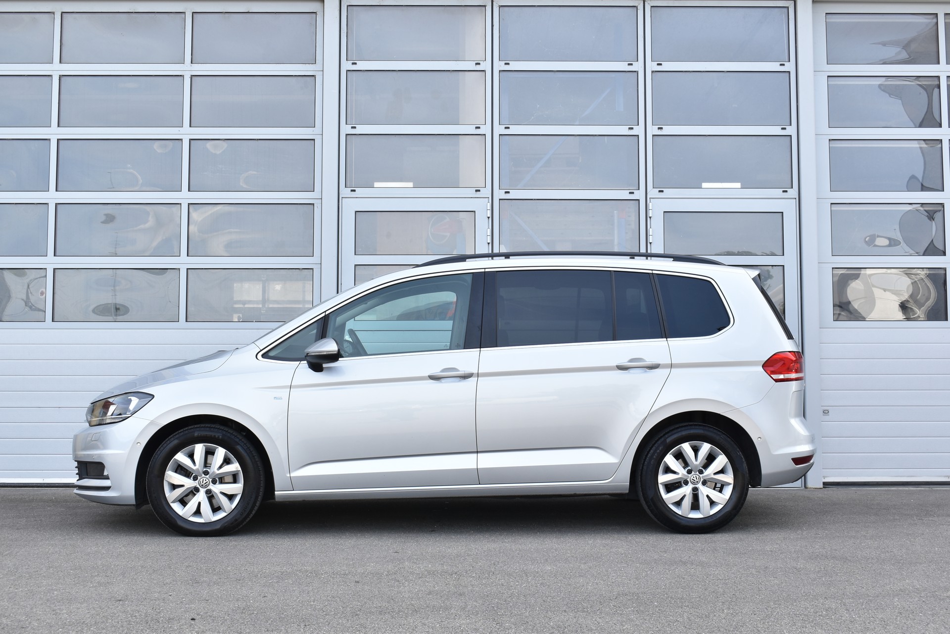 VW Touran 2.0 TDI BlueMotion Technology Comfortline DSG-image-1