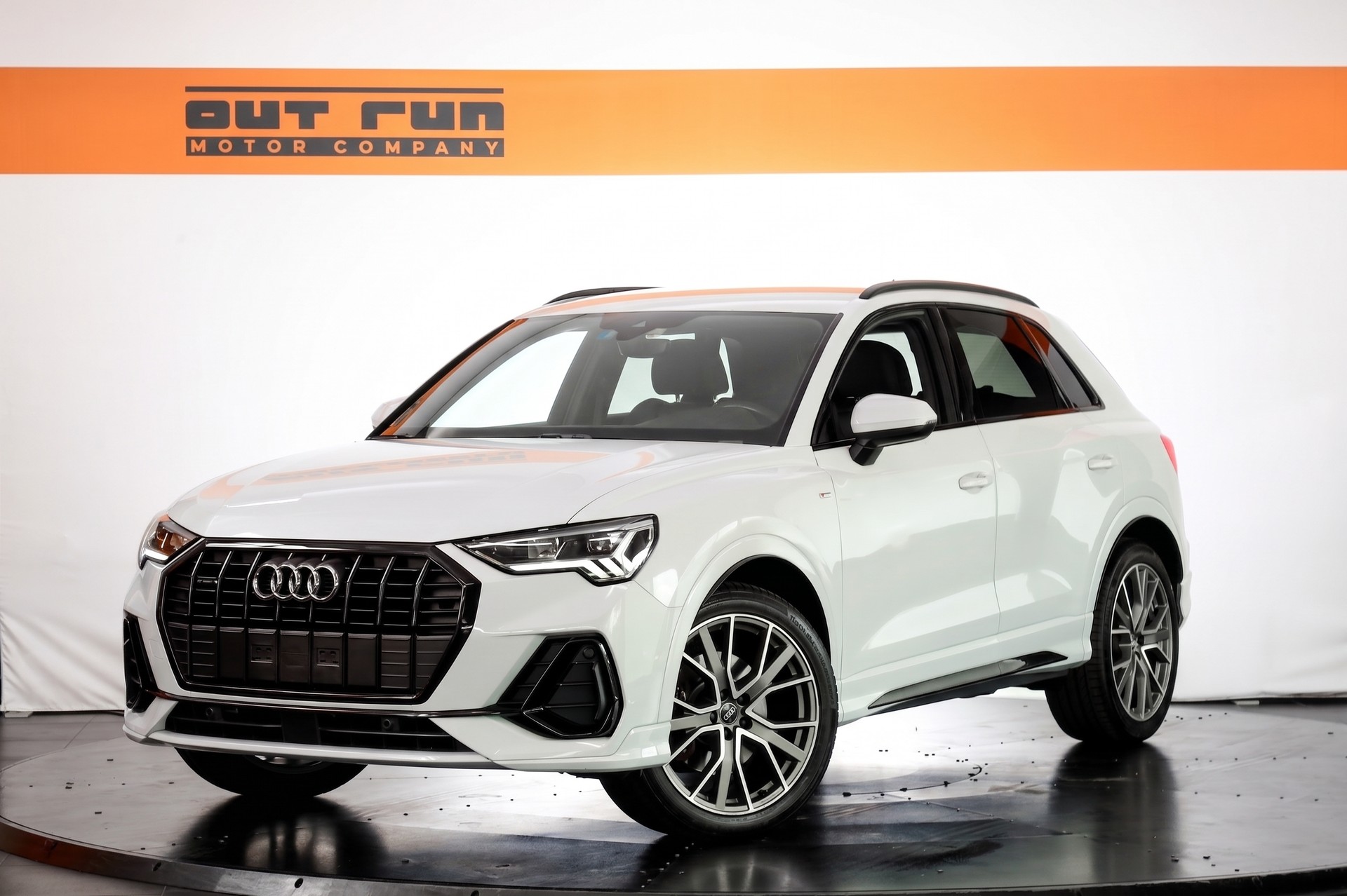 AUDI Q3 40 TDI S line quattro S-tronic-image-0
