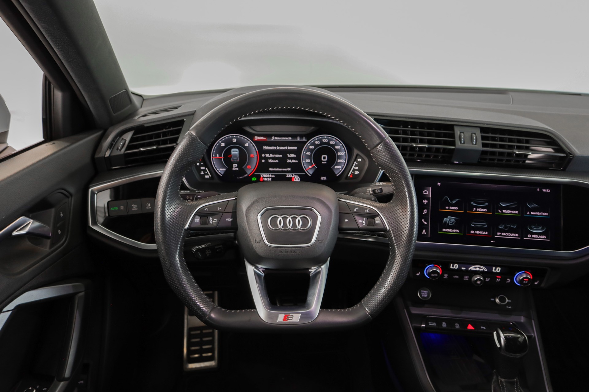 AUDI Q3 40 TDI S line quattro S-tronic-image-10