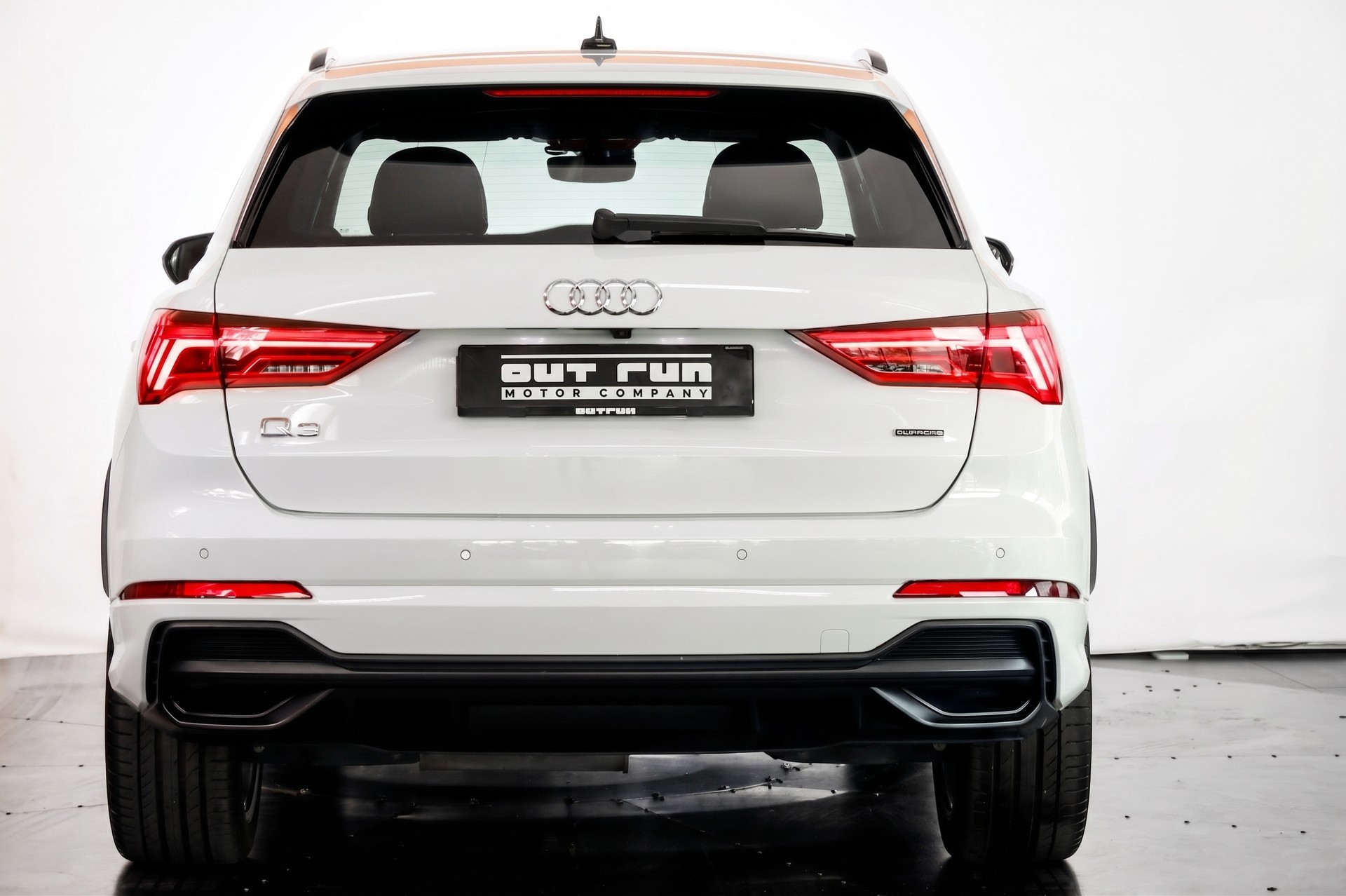 AUDI Q3 40 TDI S line quattro S-tronic-image-2