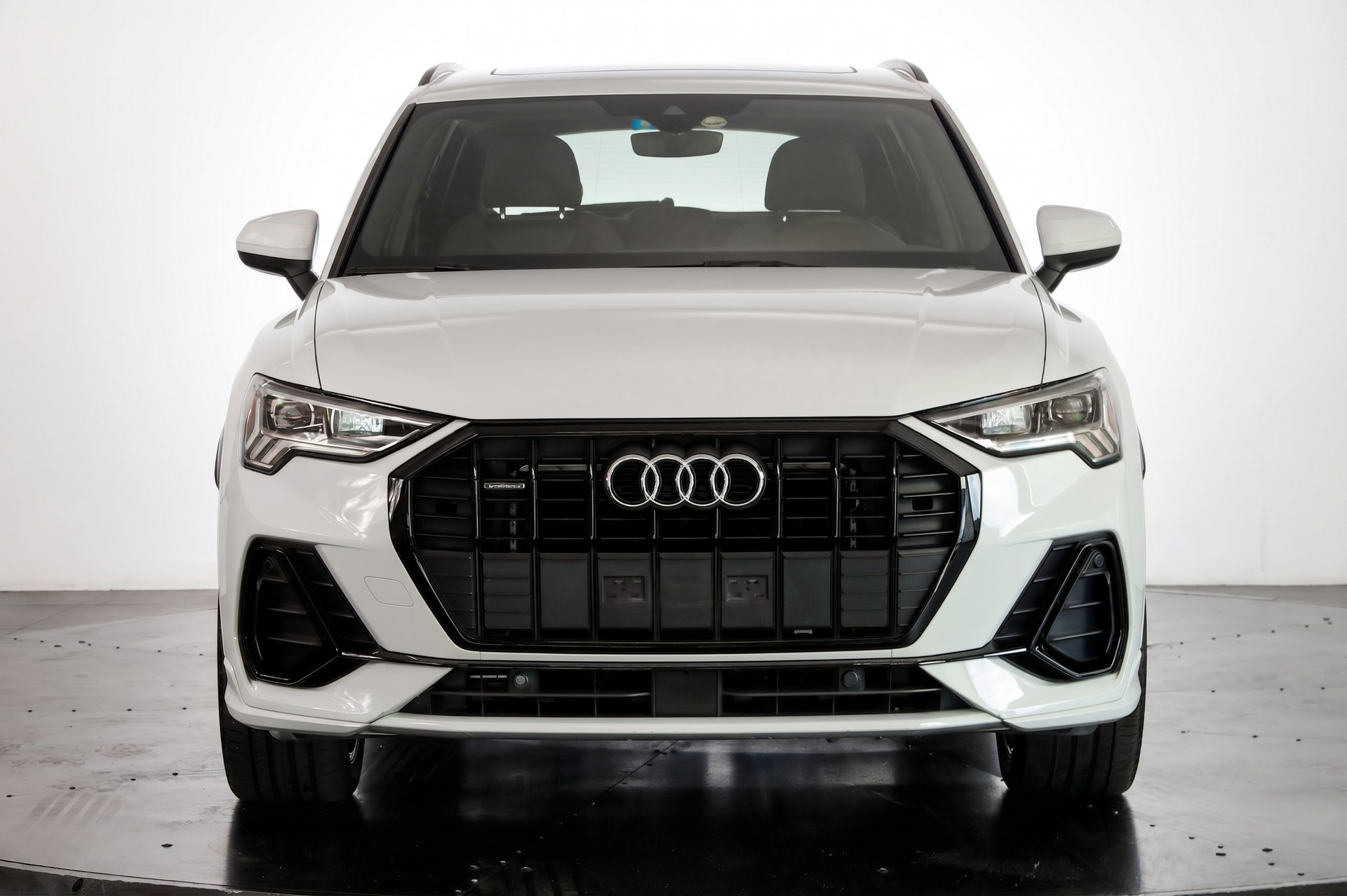 AUDI Q3 40 TDI S line quattro S-tronic-image-1