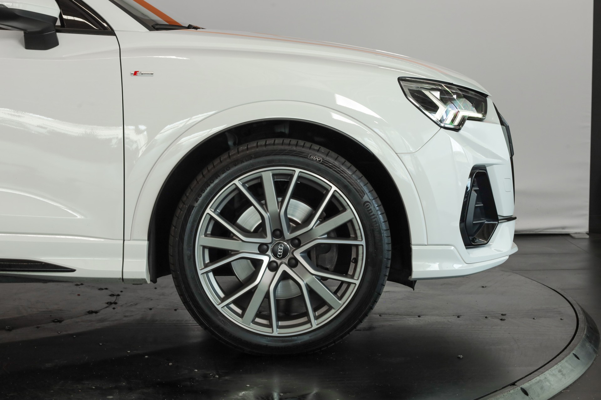 AUDI Q3 40 TDI S line quattro S-tronic-image-8