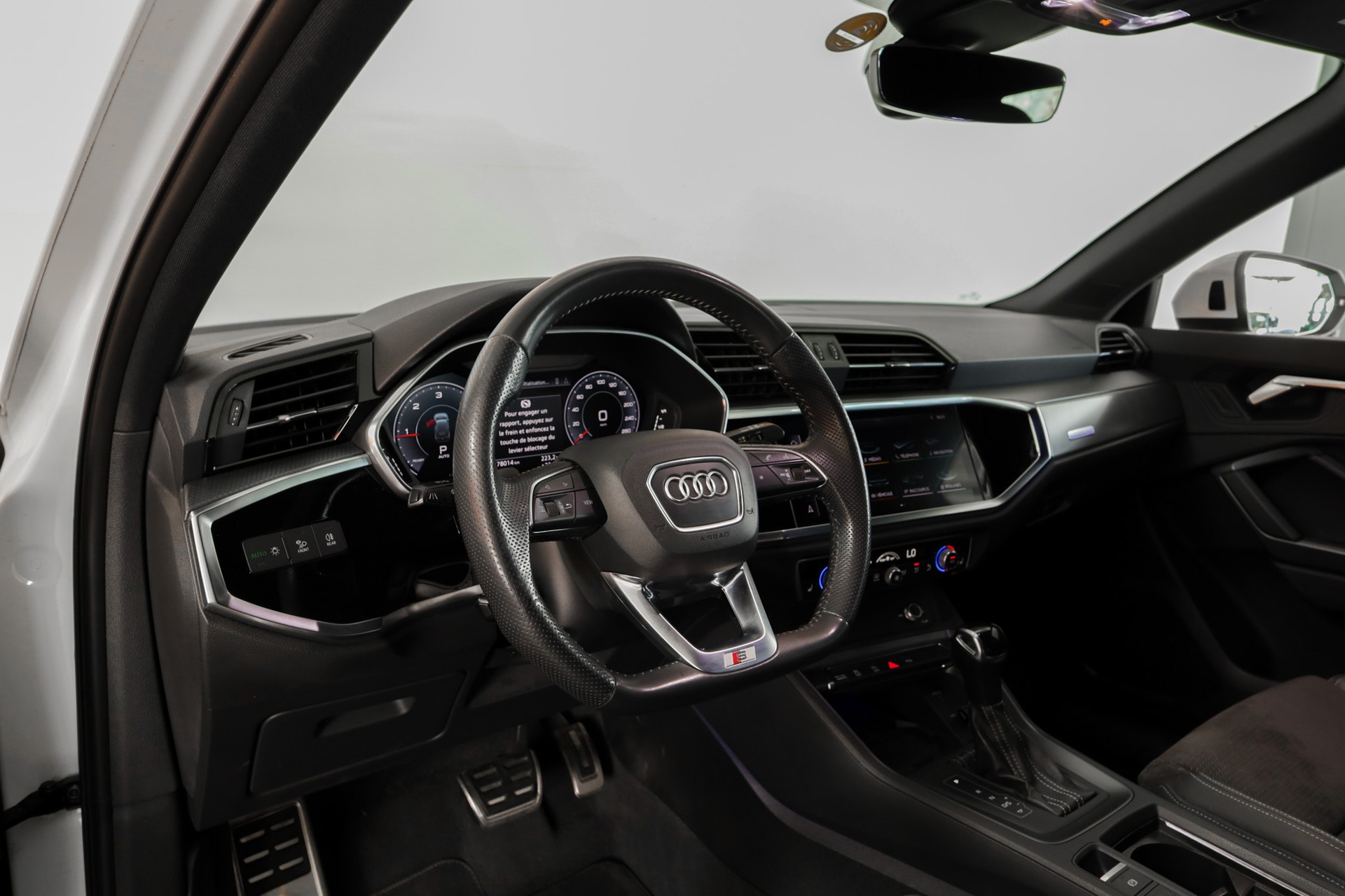 AUDI Q3 40 TDI S line quattro S-tronic-image-17