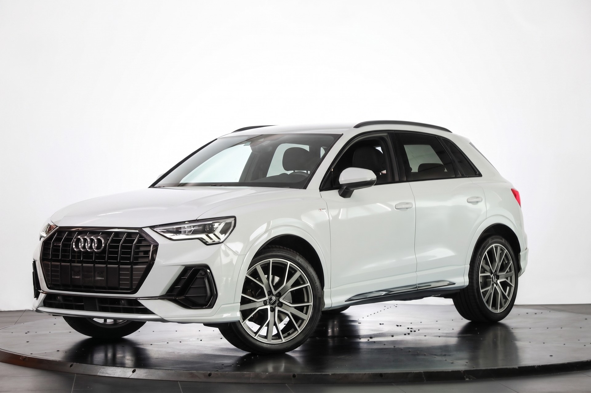 AUDI Q3 40 TDI S line quattro S-tronic-image-3