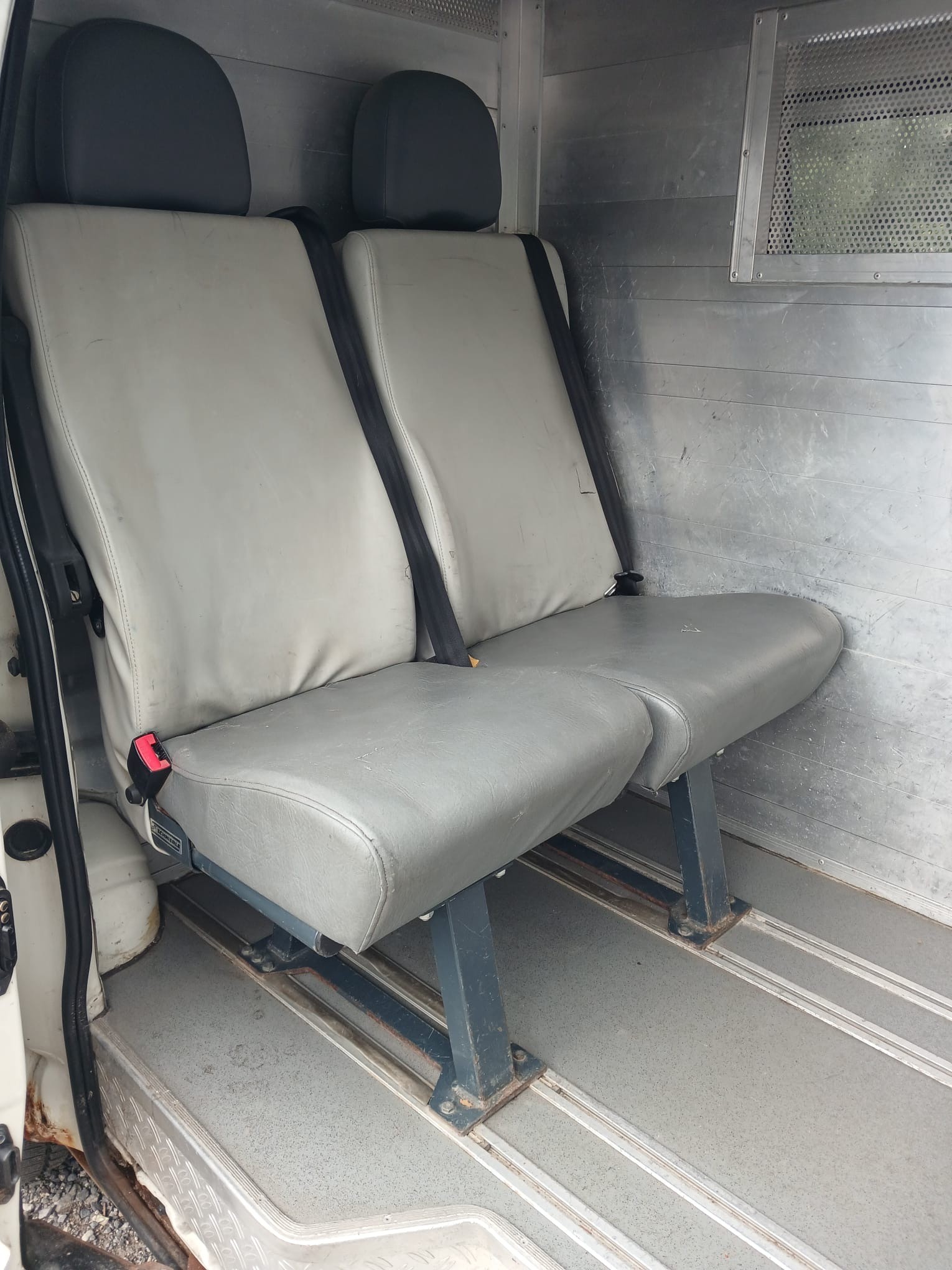 TOYOTA Hiace D-4D Kombi 4WD SWB-image-4