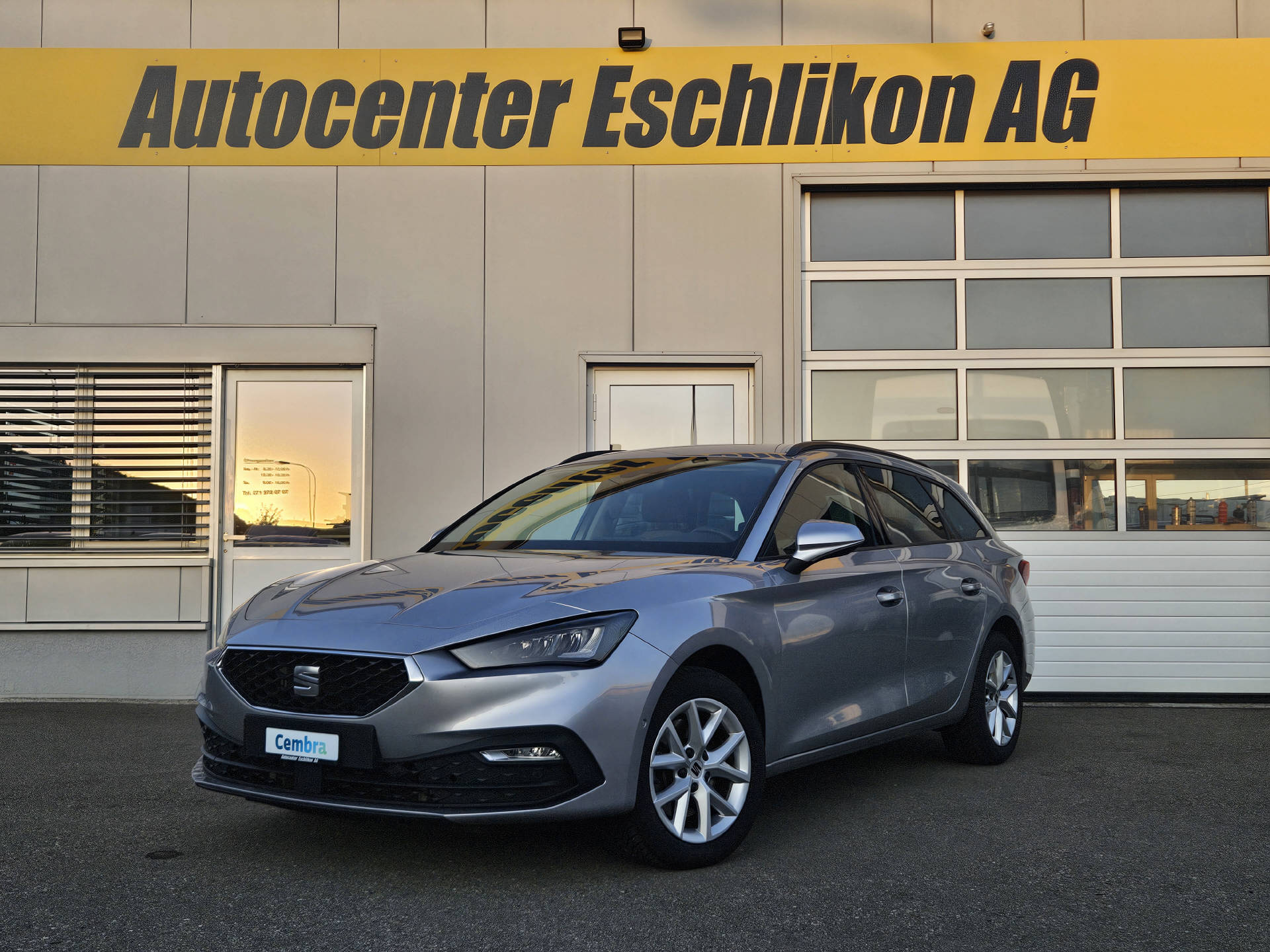 SEAT Leon ST 2.0 TDI Style DSG* Navi * Abstandsregeltempomat ACC *-image-0