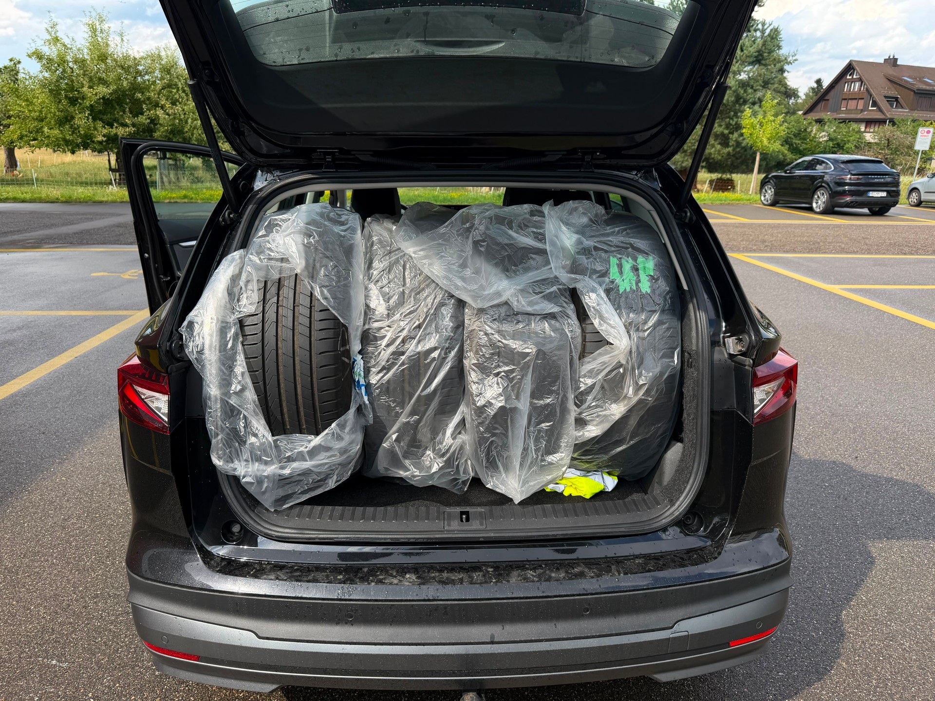 SKODA Enyaq iV 80-image-12