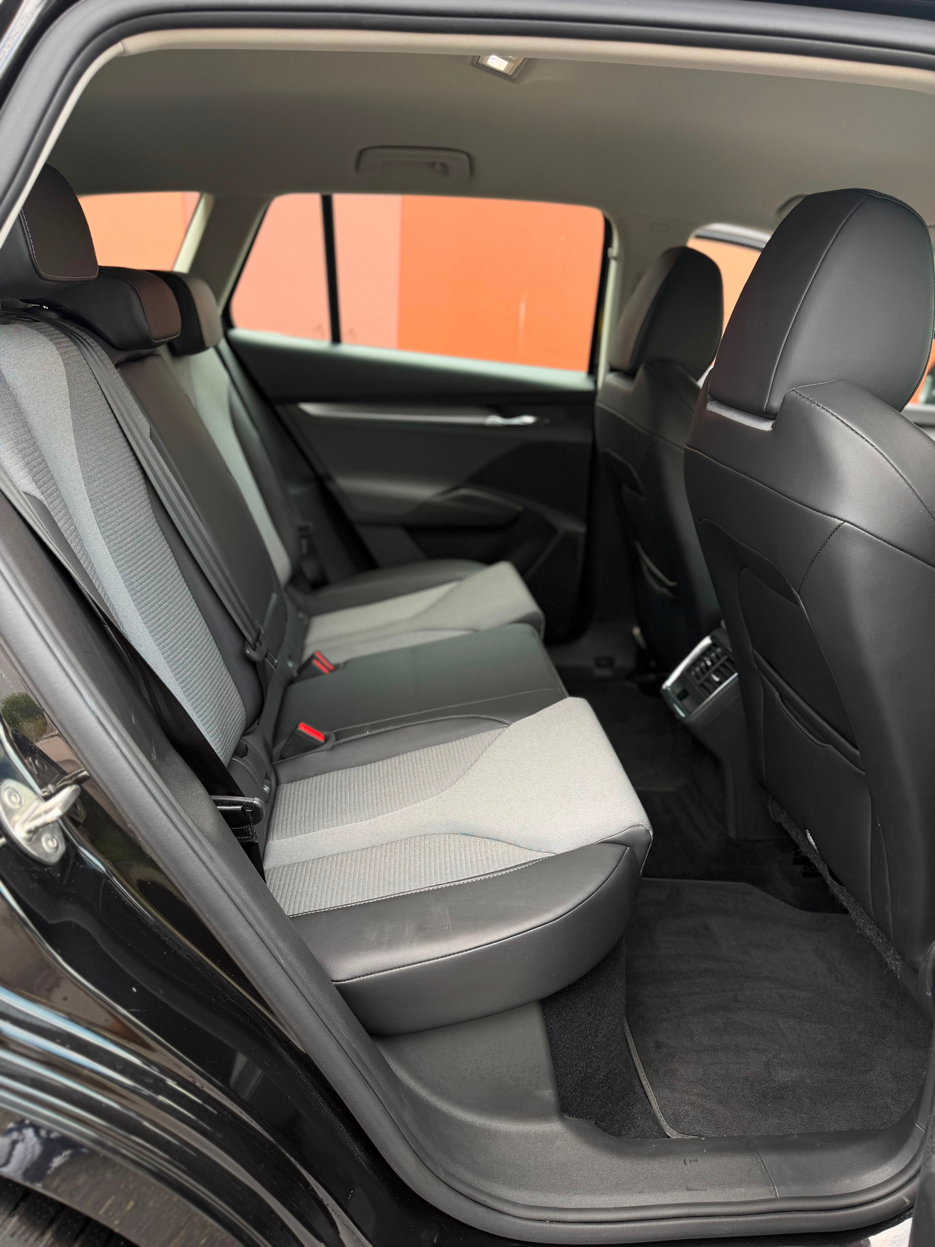 SKODA Enyaq iV 80-image-9