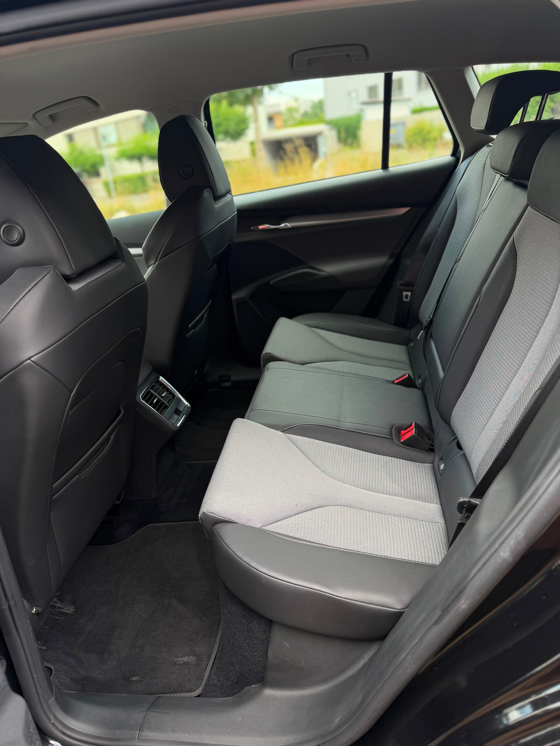 SKODA Enyaq iV 80-image-8