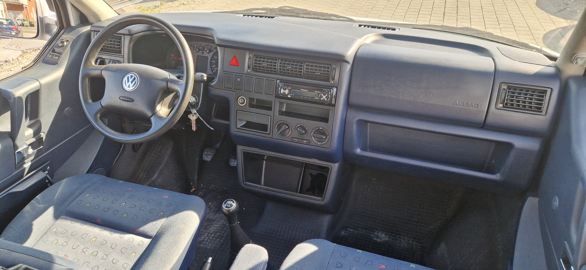VW T4 Caravelle 2.5TDI ABS-image-8