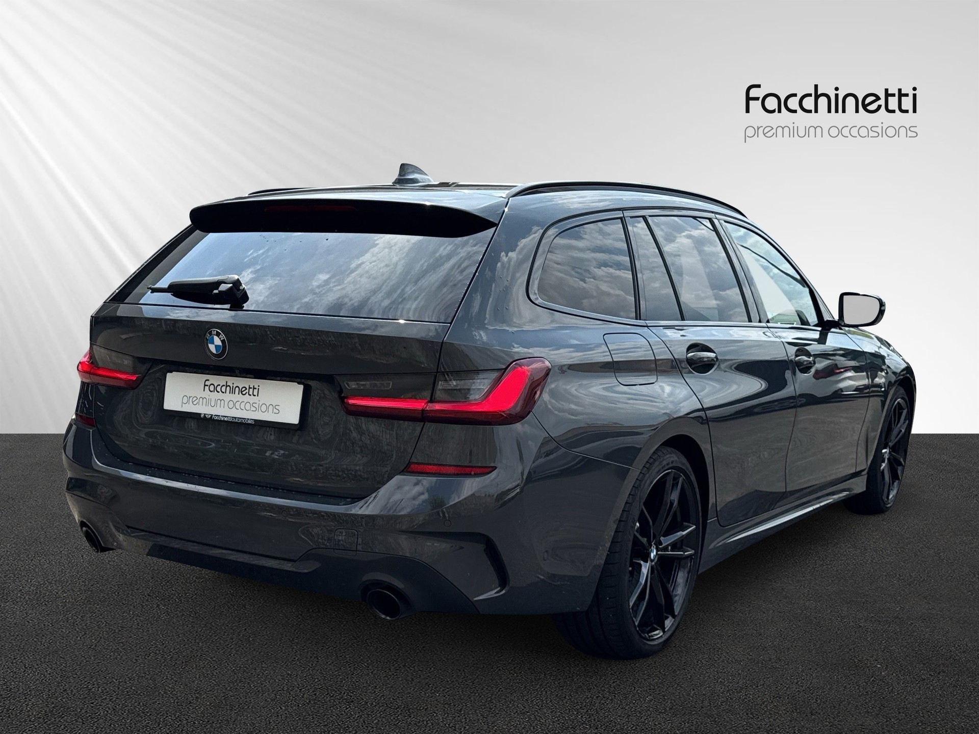 BMW 320d xDrive 48V Touring M Sport Steptronic-image-2