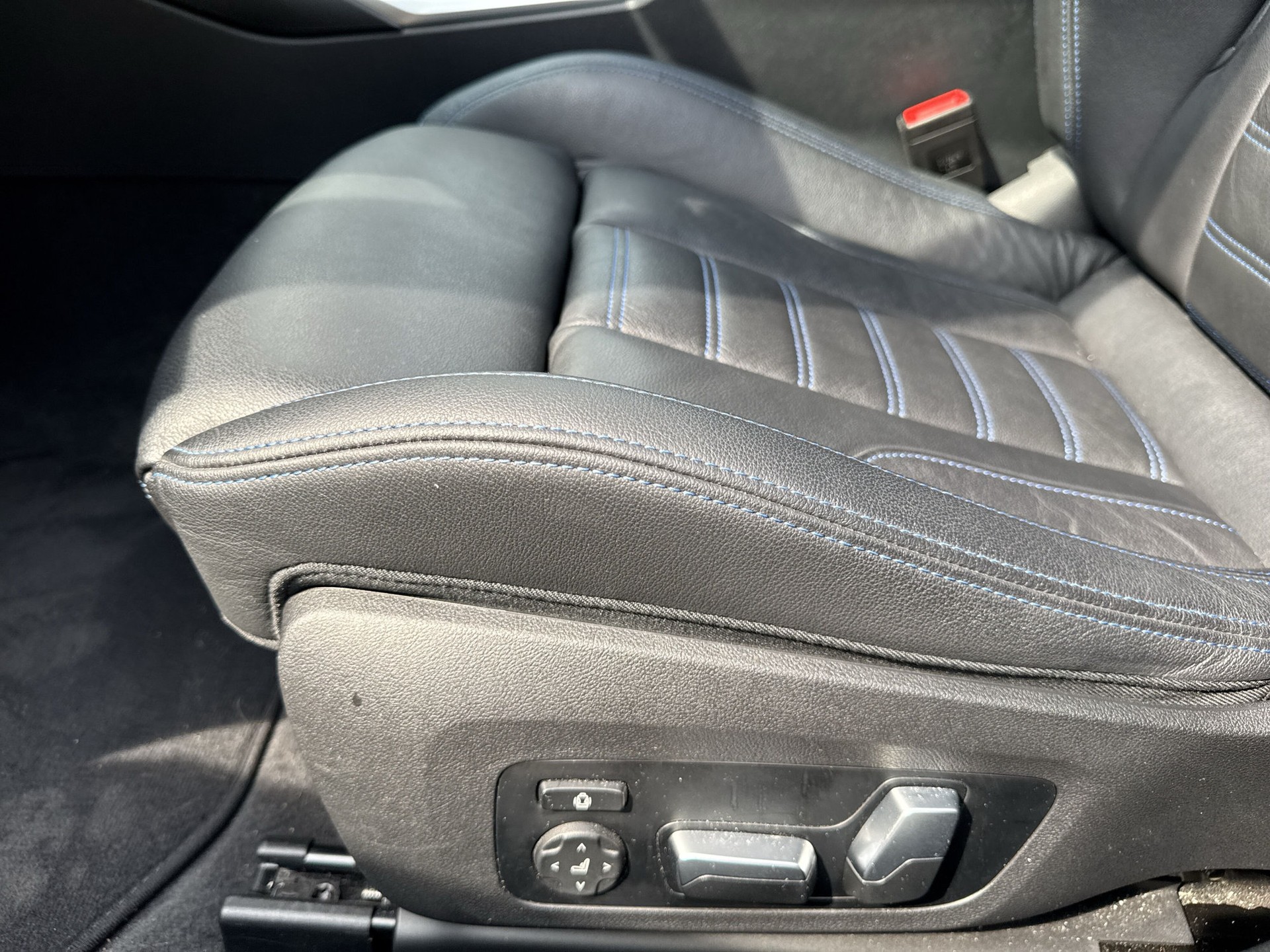 BMW 320d xDrive 48V Touring M Sport Steptronic-image-18