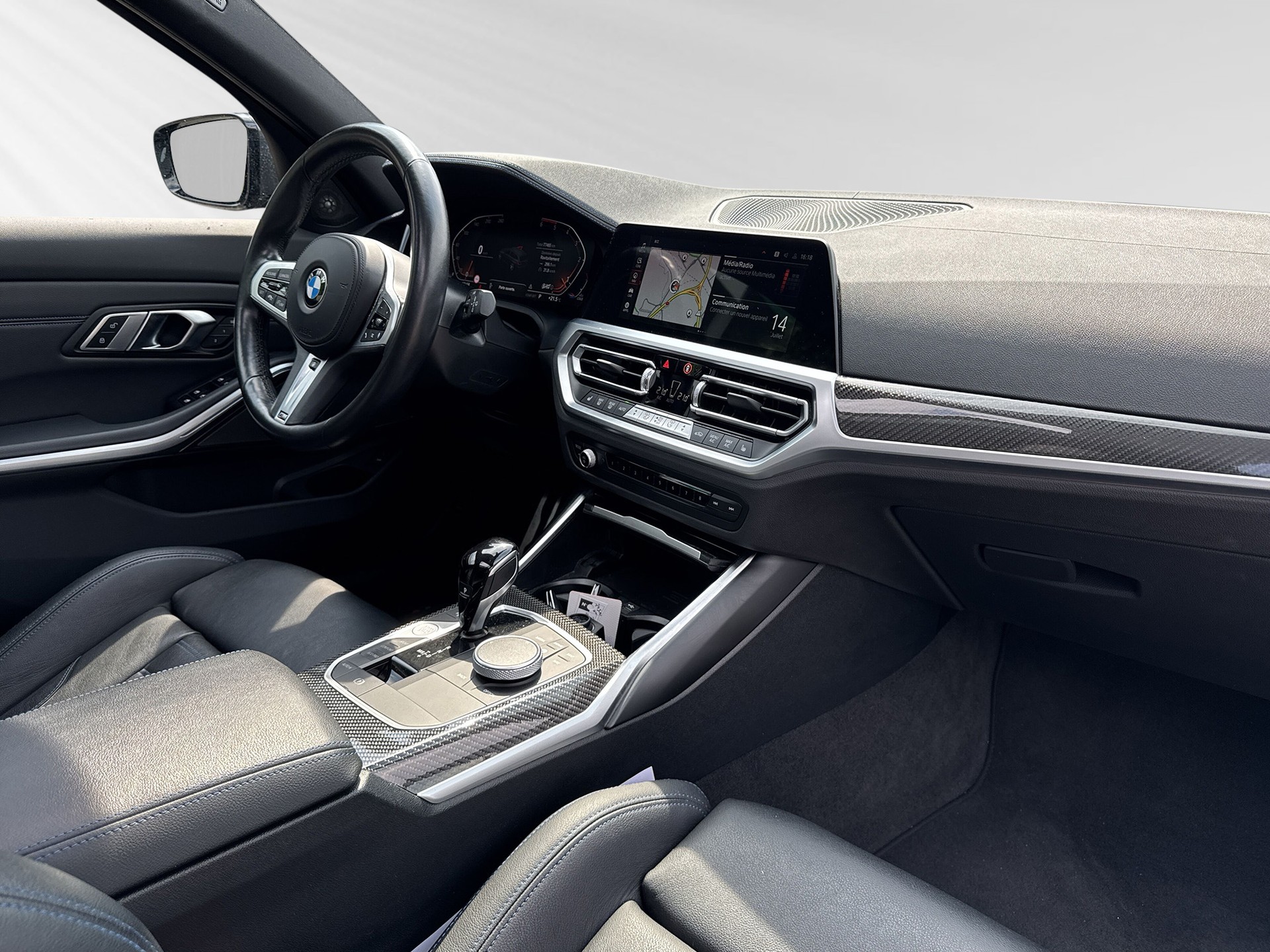 BMW 320d xDrive 48V Touring M Sport Steptronic-image-4