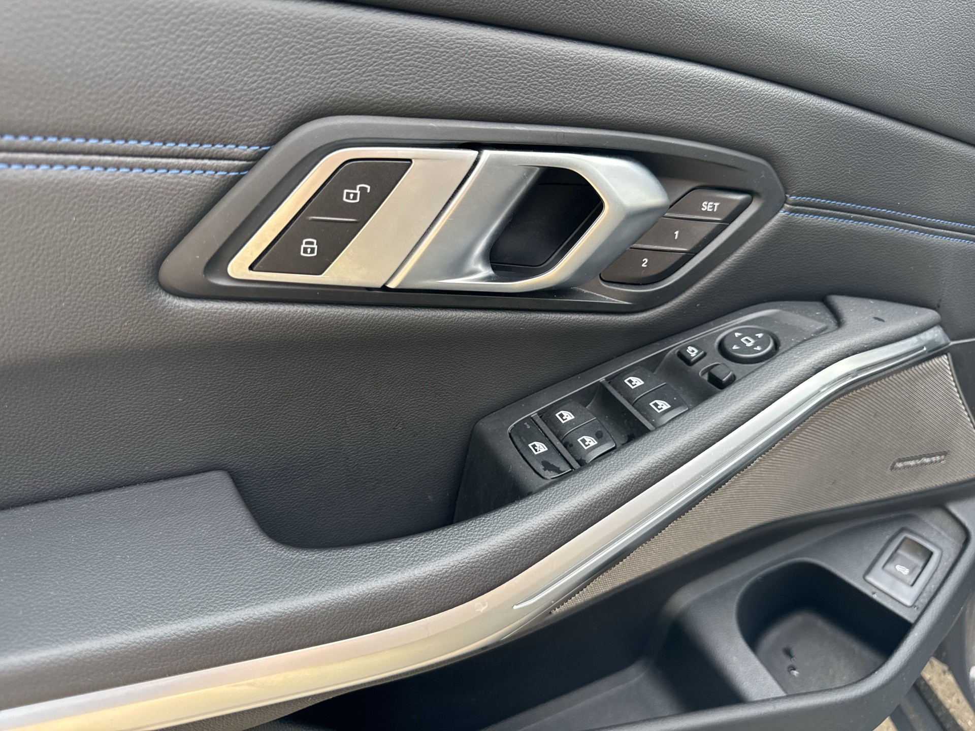 BMW 320d xDrive 48V Touring M Sport Steptronic-image-16