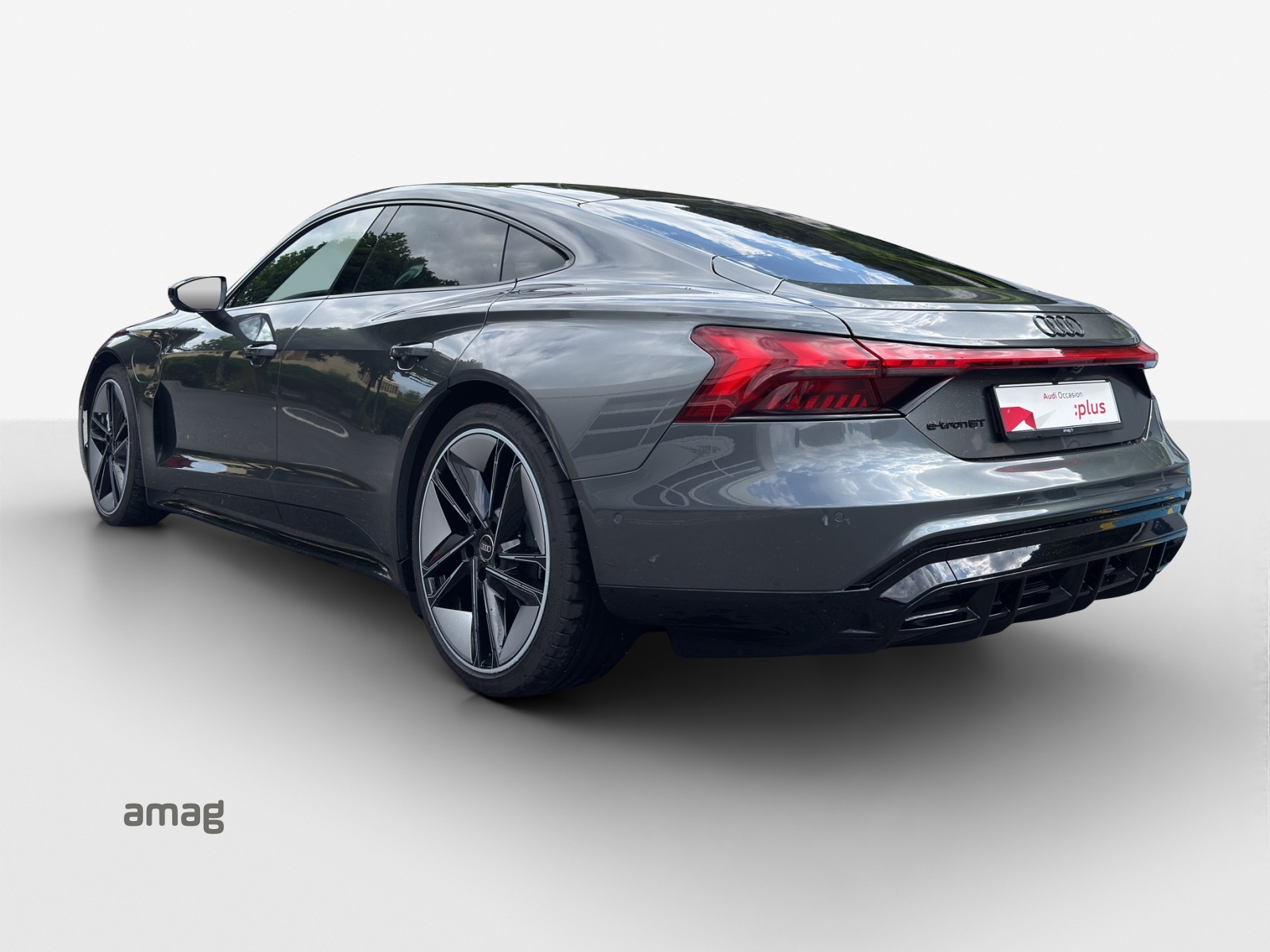 AUDI e-tron GT quattro-showroom-element-2