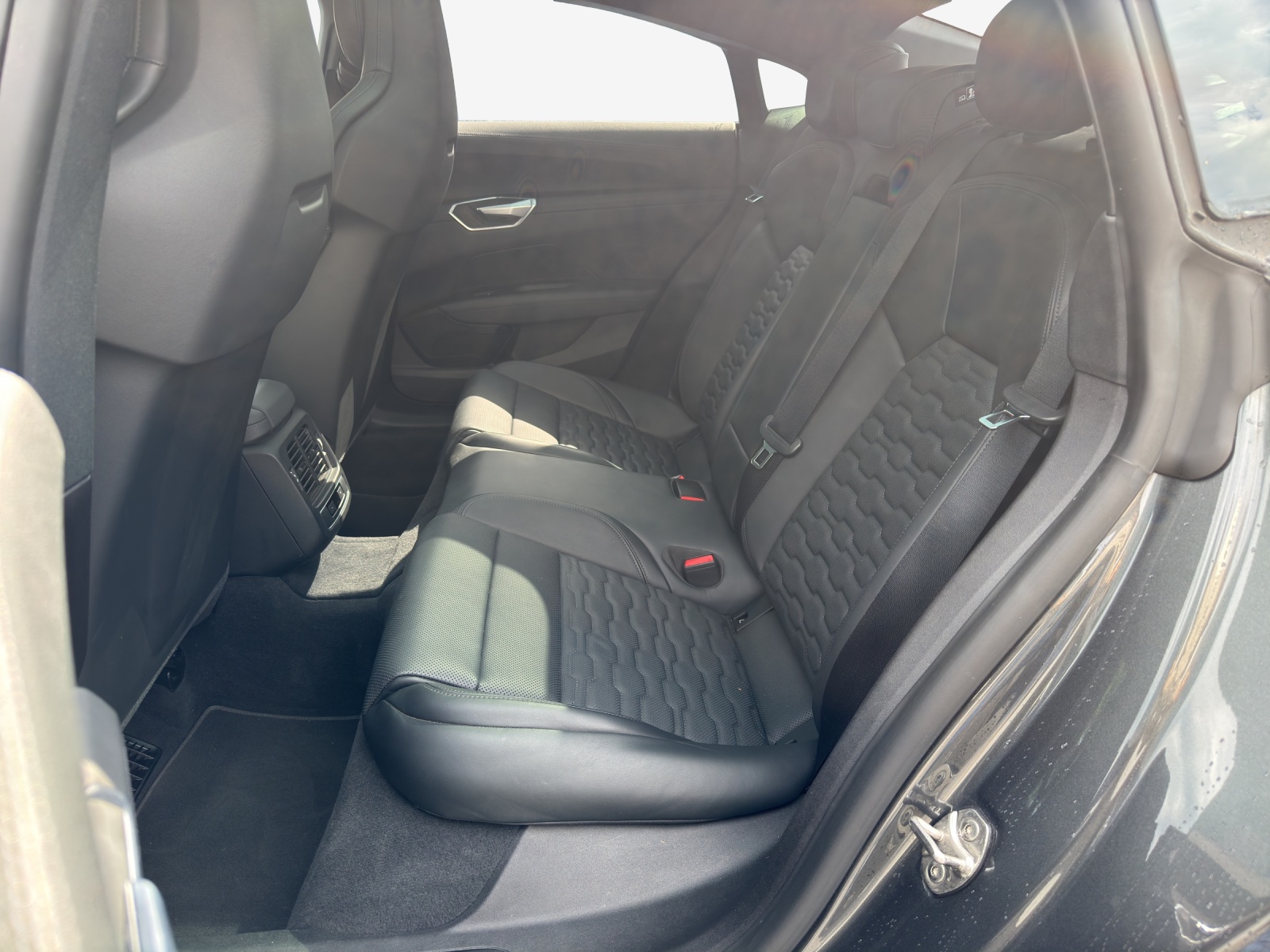 AUDI e-tron GT quattro-image-11