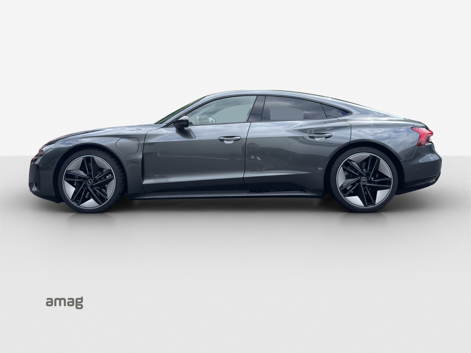 AUDI e-tron GT quattro-showroom-element-1