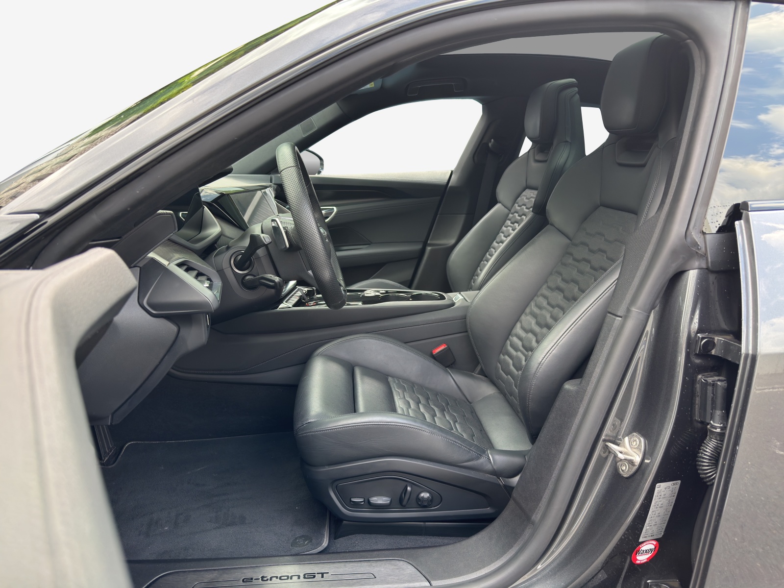 AUDI e-tron GT quattro-image-7