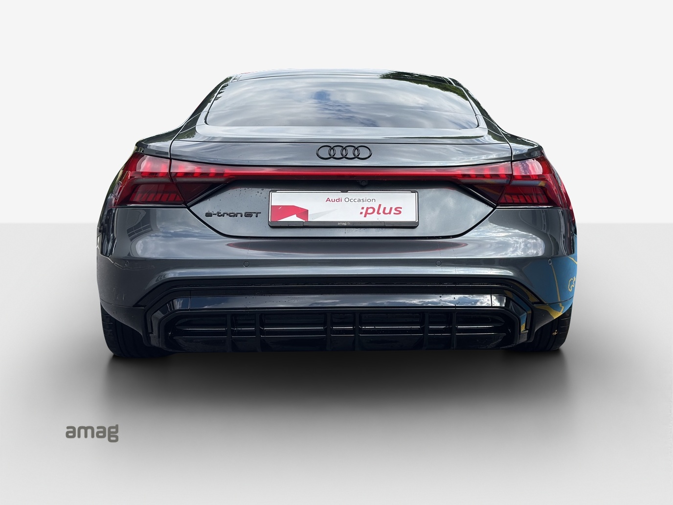AUDI e-tron GT quattro-showroom-element-3