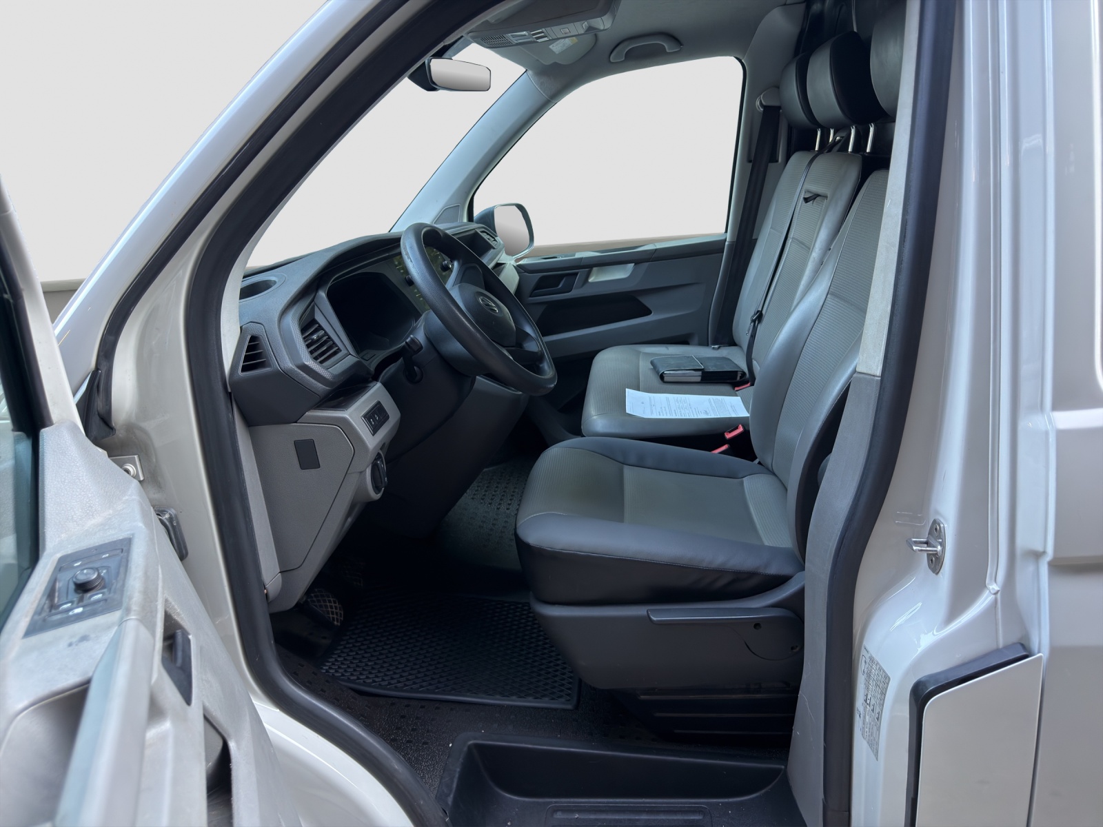 VW T6.1 2.0 TDI 4Motion DSG-image-5