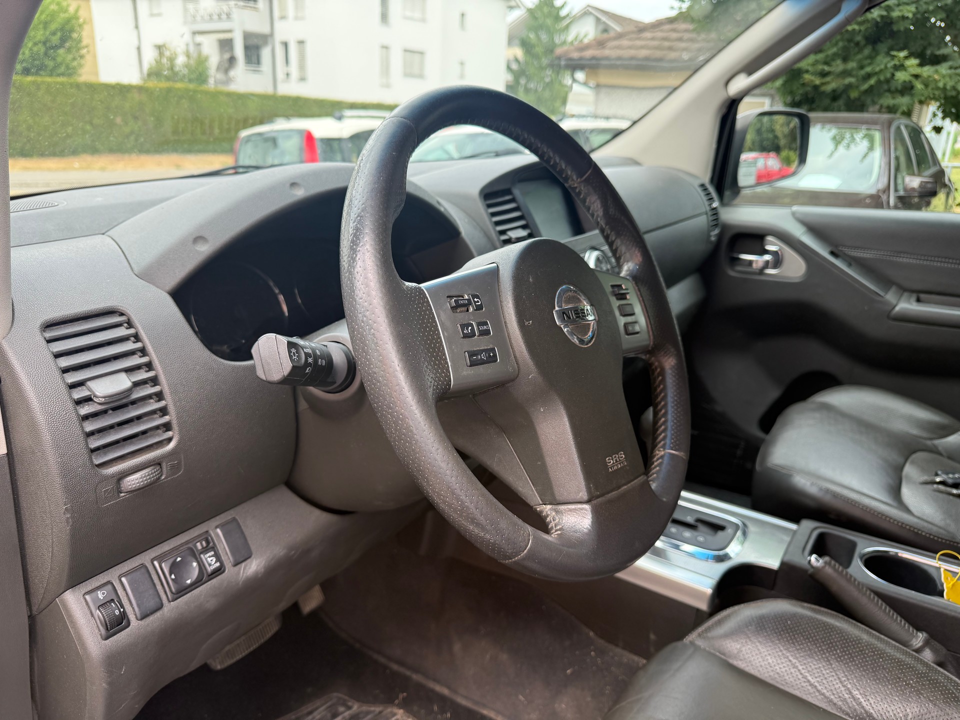 NISSAN Navara V6 Double Cab LE 3.0 dCi 4WD Automat-image-10